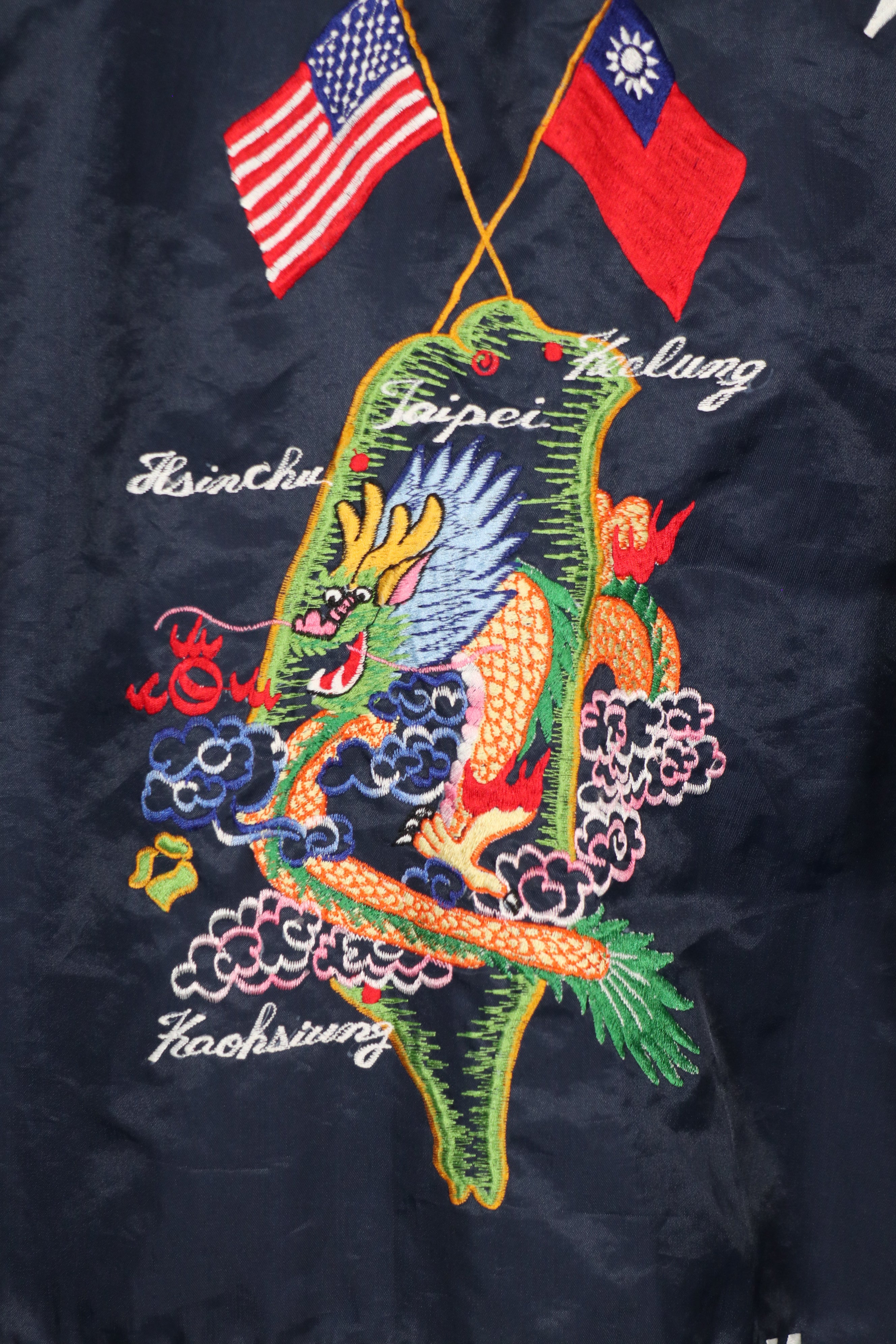 民間品 スーバニアジャケット TAIPEI TAIWAN ナイロン製ジャケット 中古品