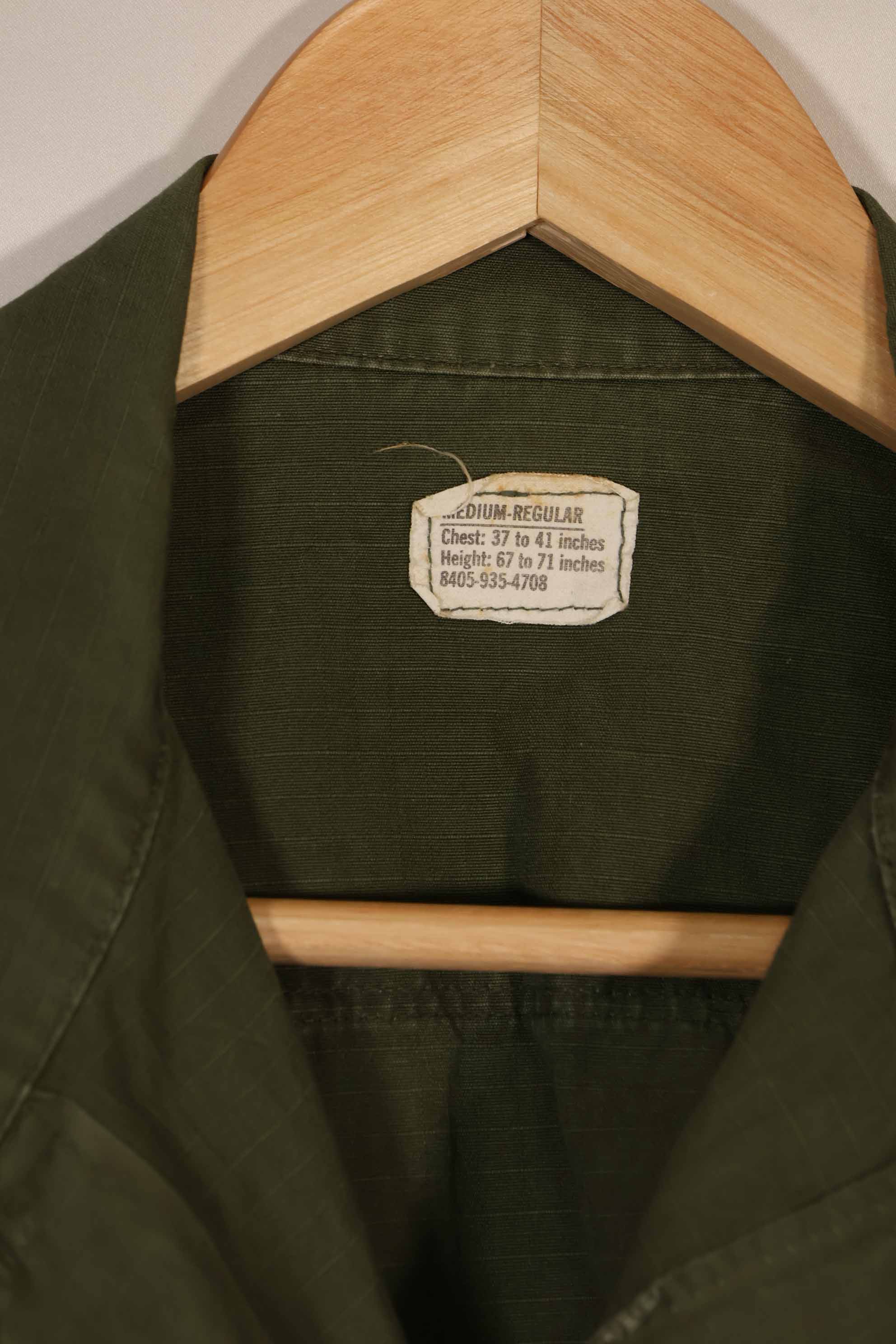 実物 1970年製 4th Model ジャングルファティーグ ジャケット M-R 徽章付き 中古品