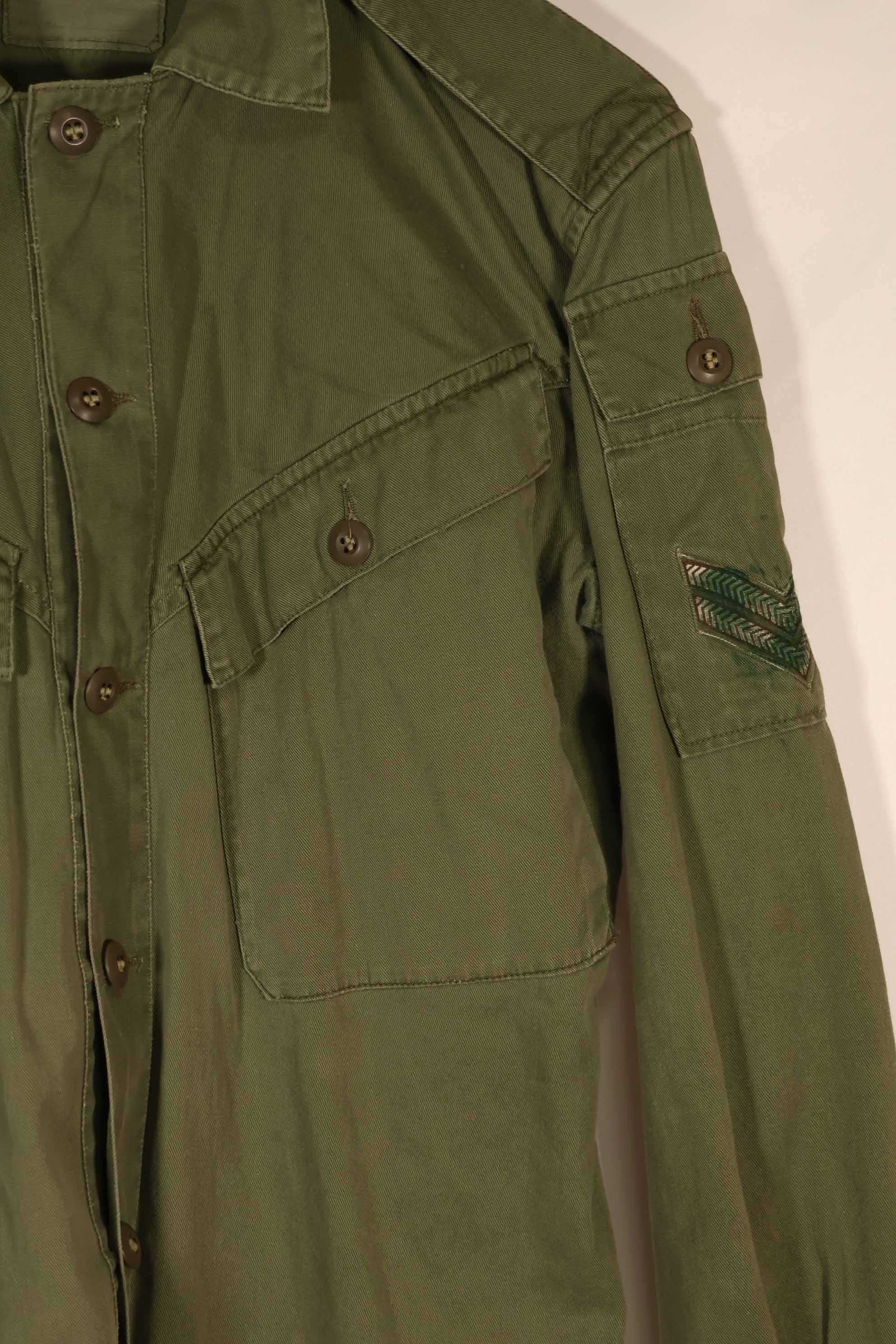 実物 1970年製 オーストラリア軍 OD ファティーグシャツ 階級章付き サイズ読めない