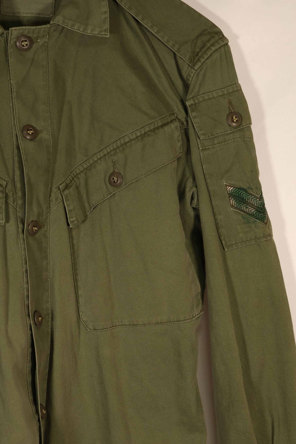 実物 1970年製 オーストラリア軍 OD ファティーグシャツ 階級章付き サイズ読めない