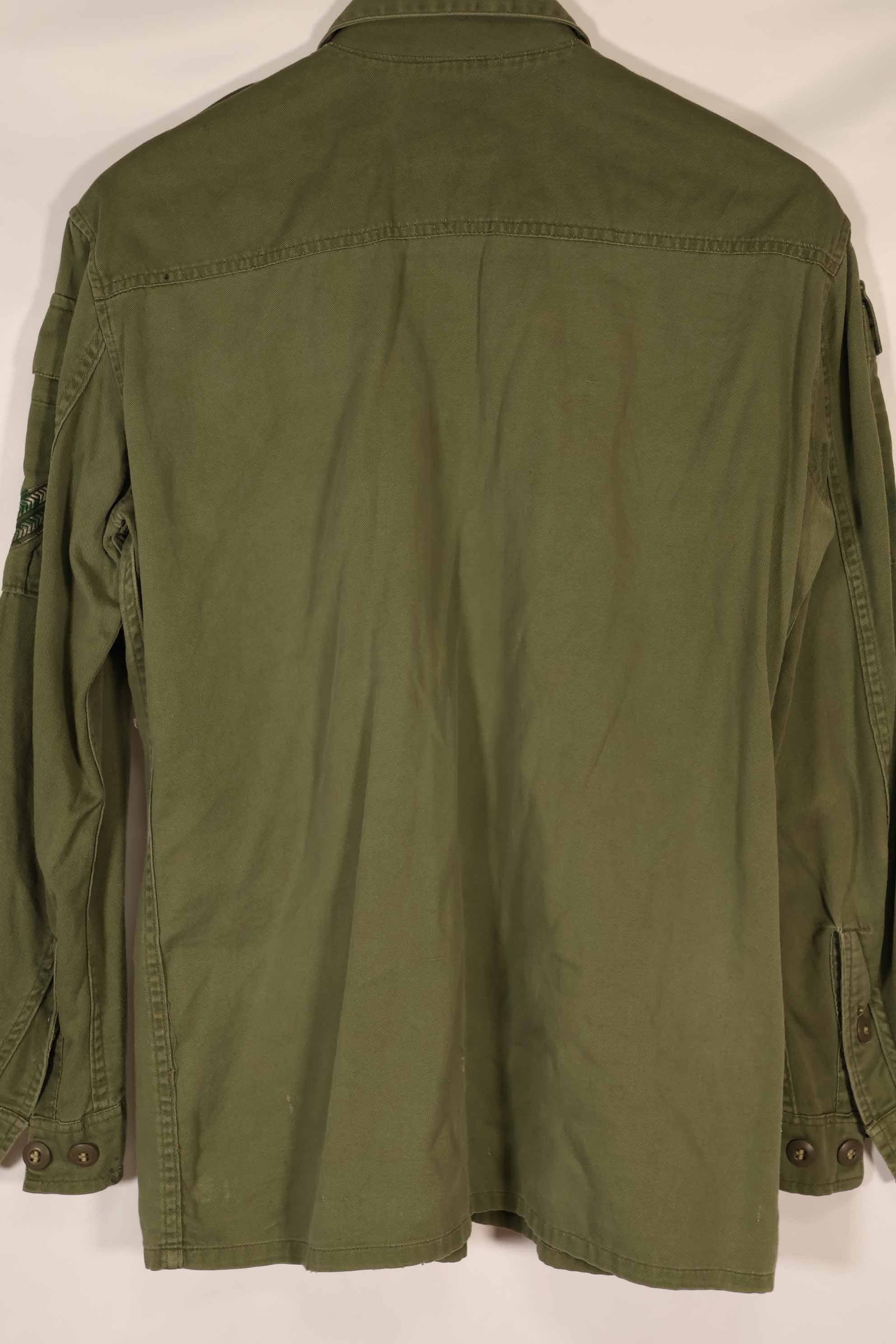 実物 1970年製 オーストラリア軍 OD ファティーグシャツ 階級章付き サイズ読めない