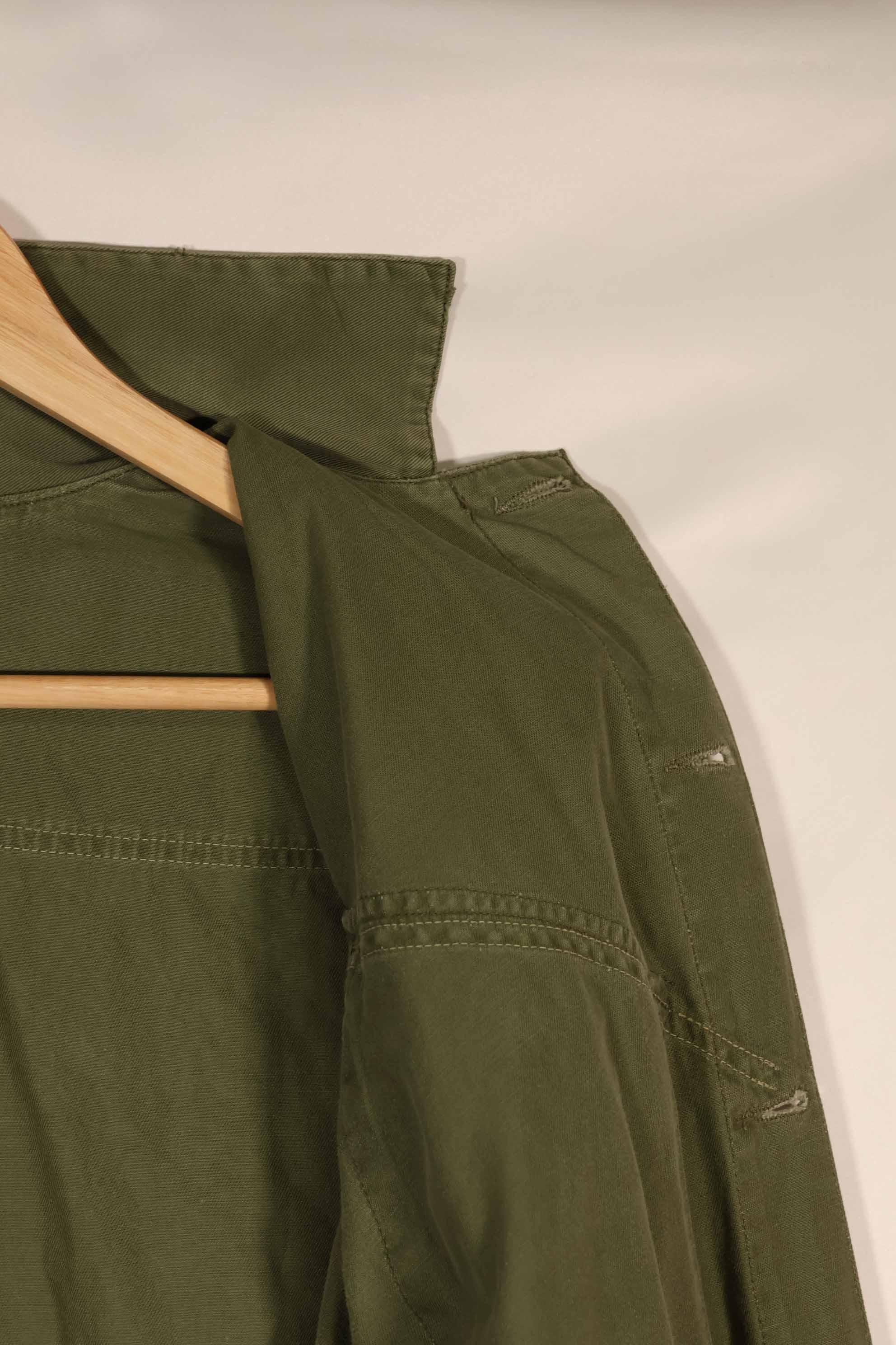 実物 1970年製 オーストラリア軍 OD ファティーグシャツ 階級章付き サイズ読めない