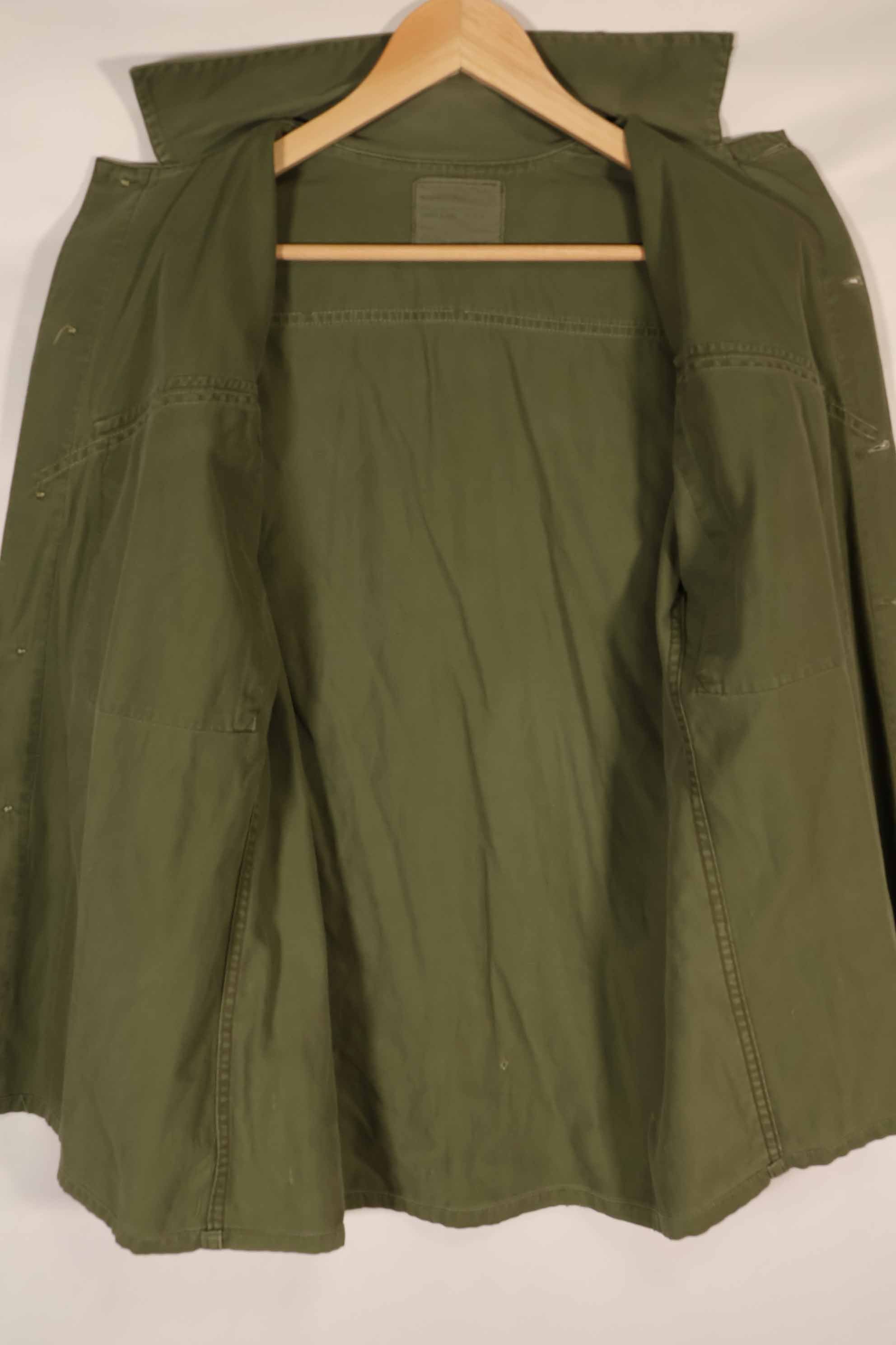 実物 1970年製 オーストラリア軍 OD ファティーグシャツ 階級章付き サイズ読めない