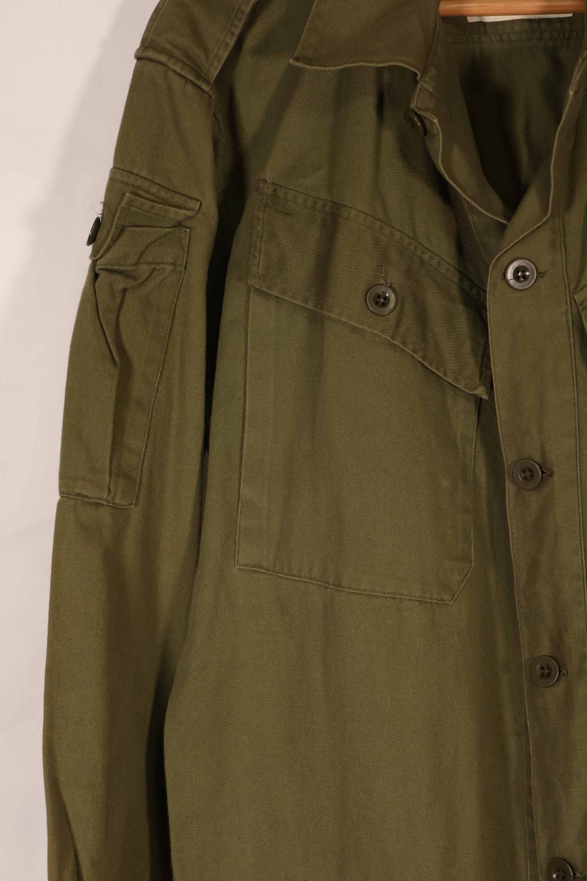 実物 1969年製 ニュージーランド軍 OD ファティーグシャツ Size 39/41L 中古品扱い