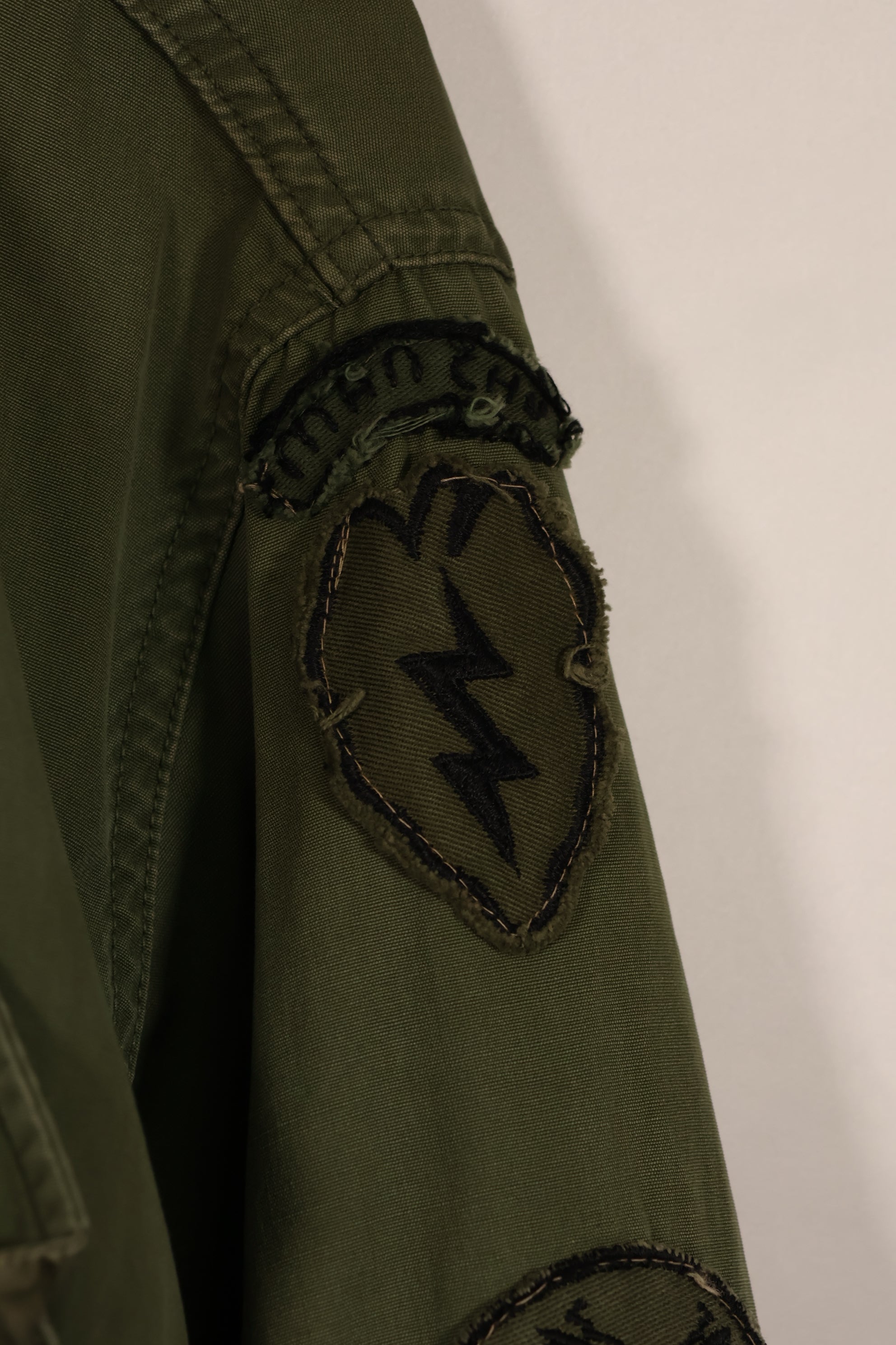 実物 1966年〜1967年製 3rd Model ジャングルファティーグ M-R 25th Inf パッチ付き 中古品