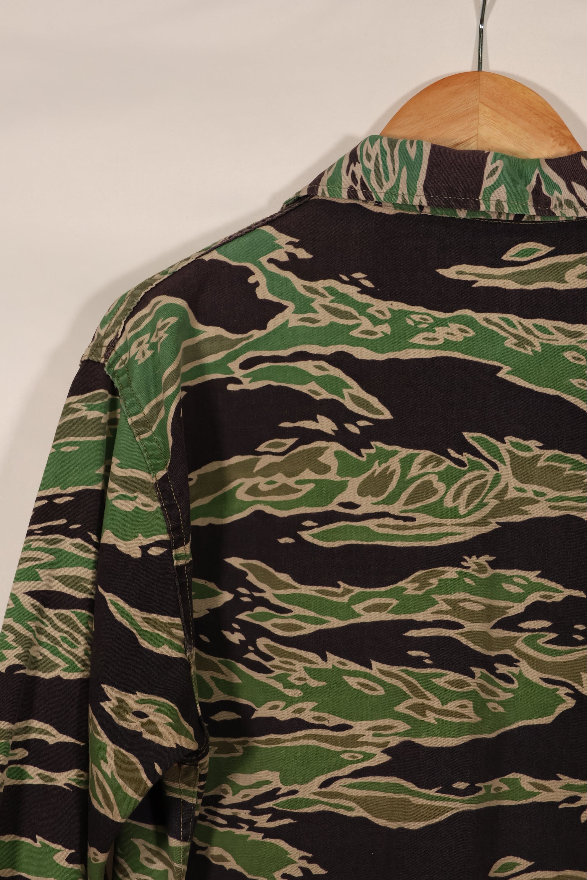 実物 レイトウォーパターン タイガーストライプ シャツ ライトウェイト 退色あり 中古品