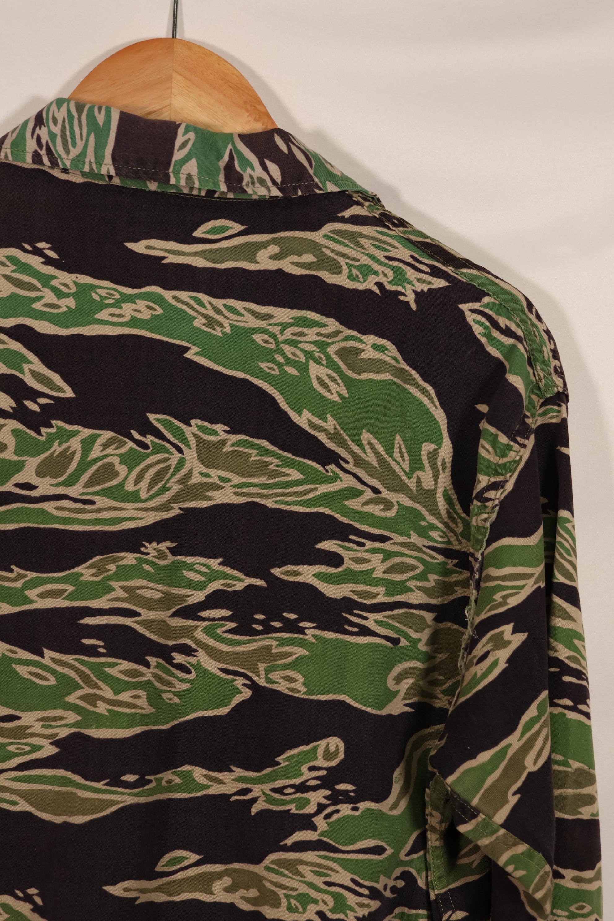 実物 レイトウォーパターン タイガーストライプ シャツ ライトウェイト 退色あり 中古品