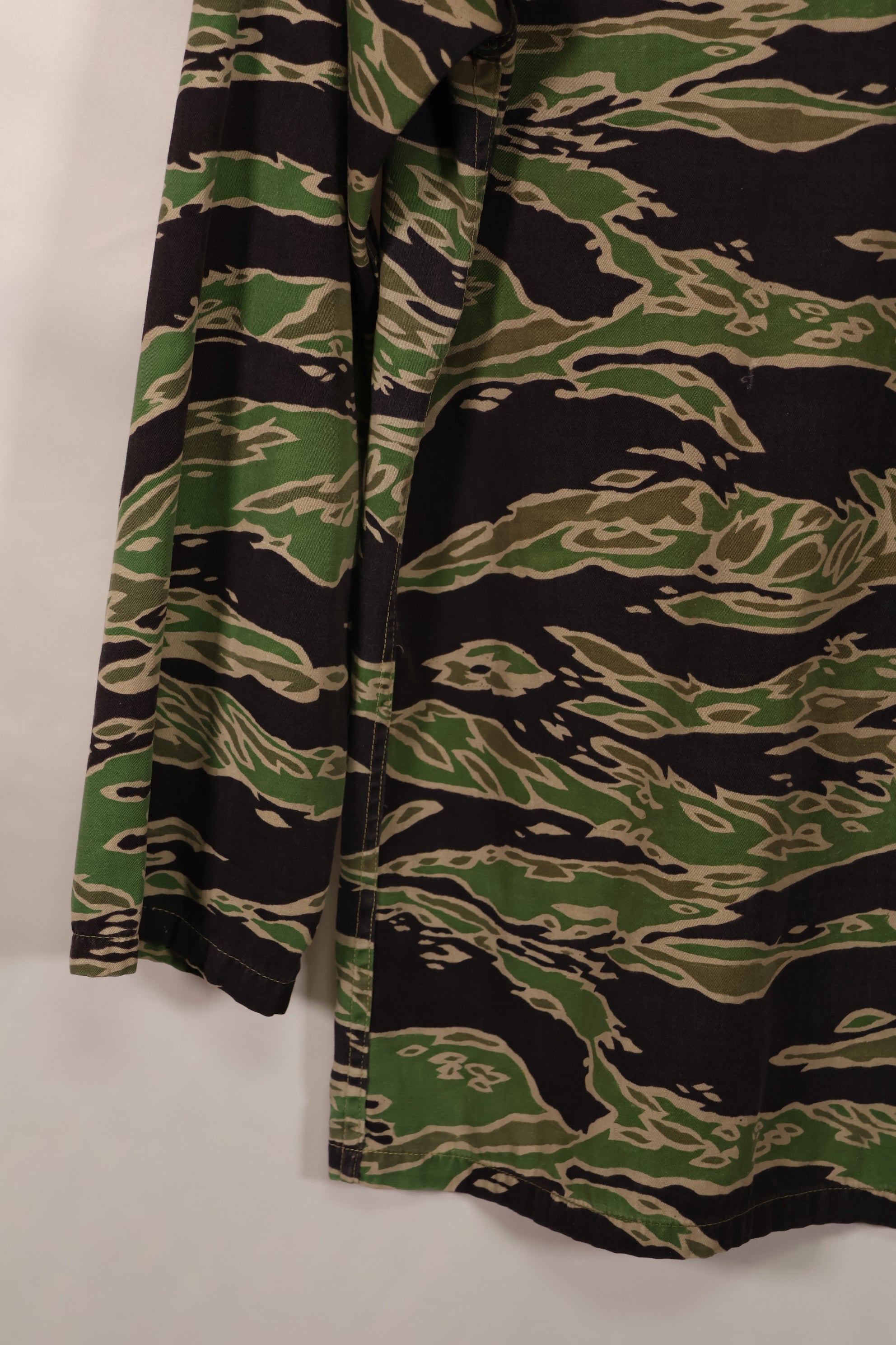 実物 レイトウォーパターン タイガーストライプ シャツ ライトウェイト 退色あり 中古品