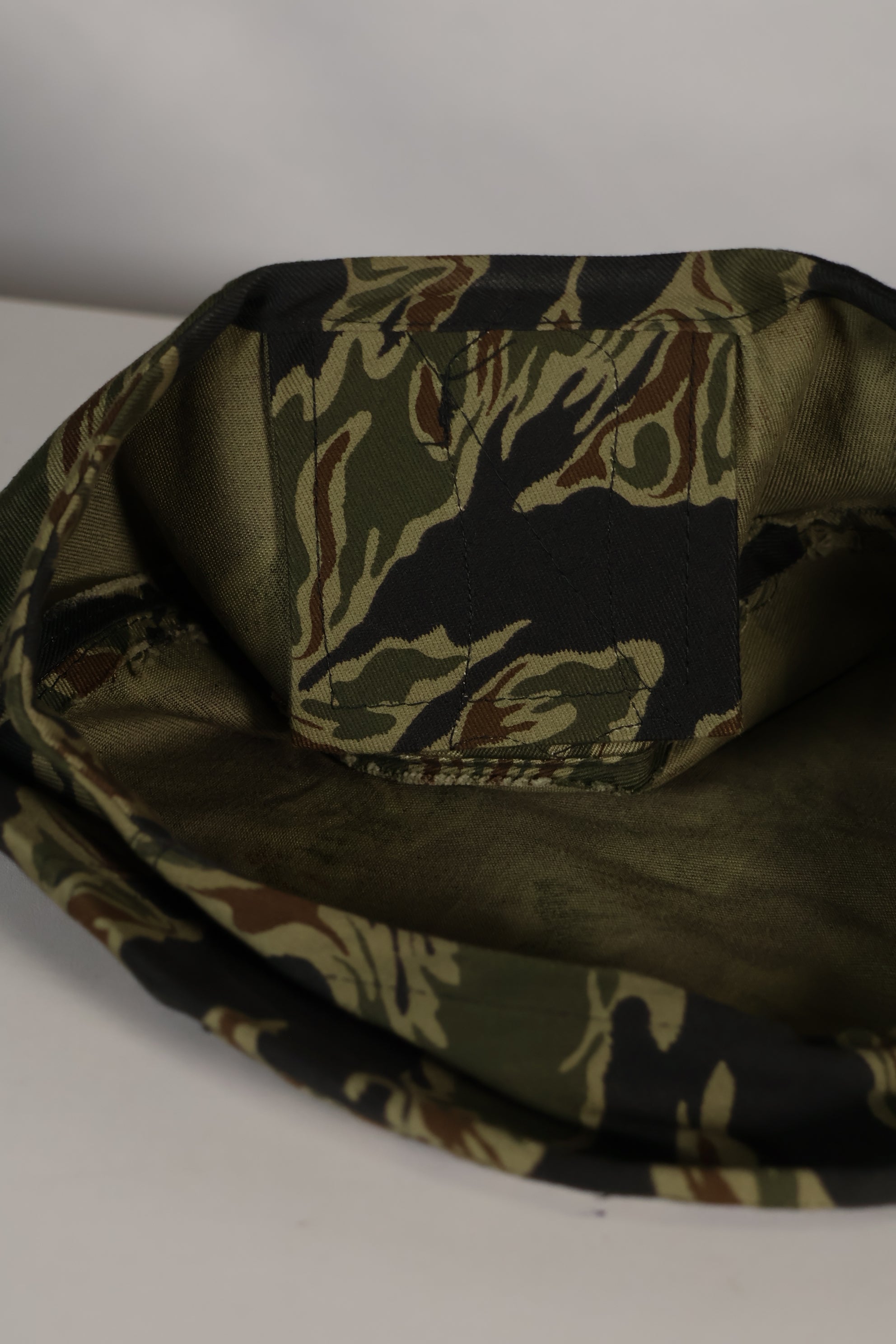 実物 個人調達品 ジグザグパターン タイガーストライプ ベレー帽 未使用品