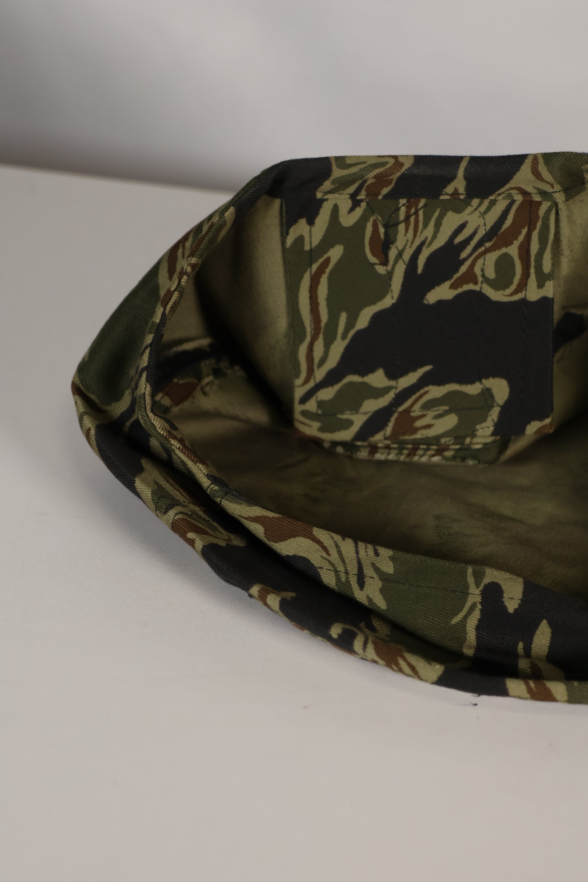 実物 個人調達品 ジグザグパターン タイガーストライプ ベレー帽 未使用品