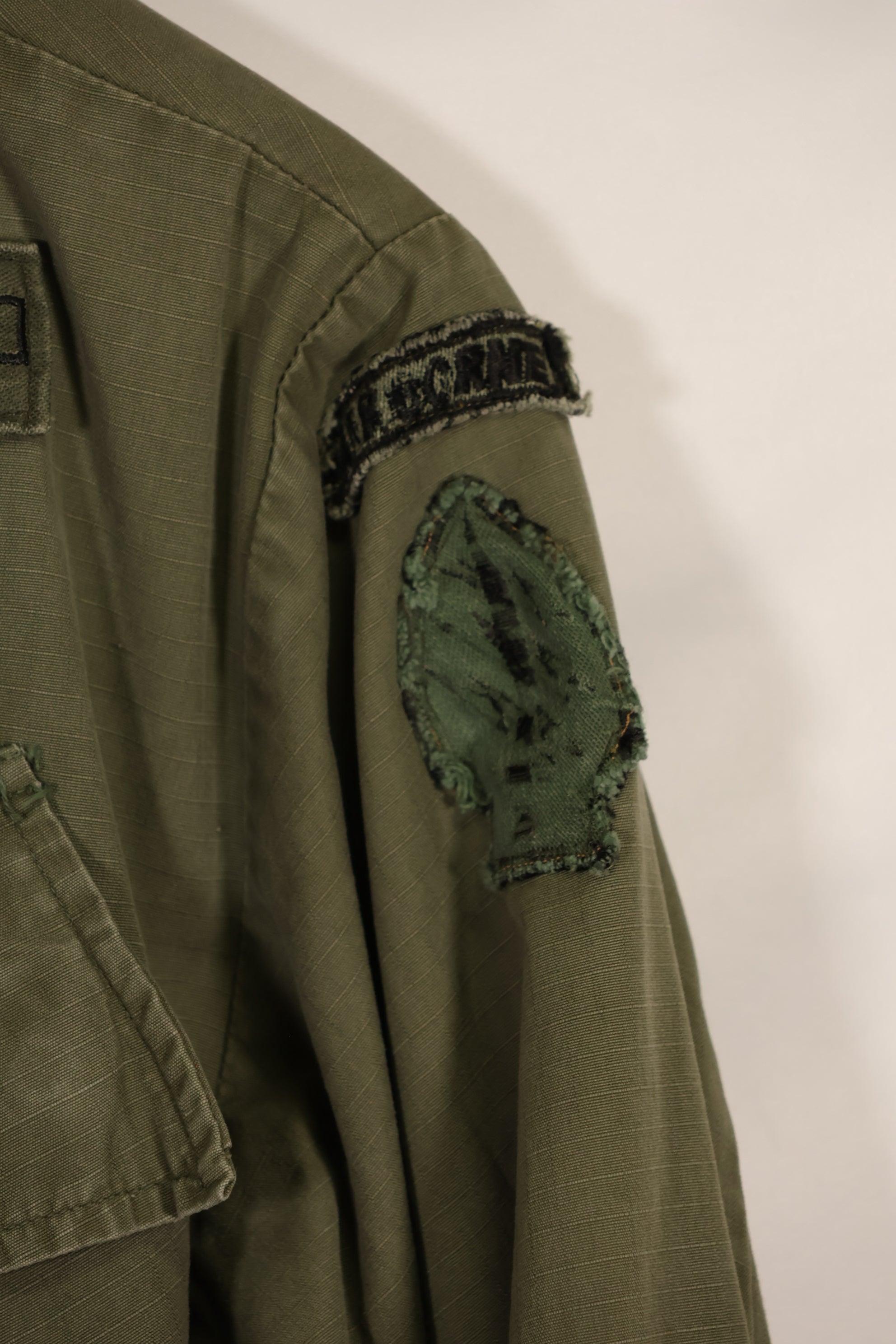 実物 MACV SOG RT VIPER 元隊員 4th Model ジャングルファティーグ RECONパッチのみレプリカ