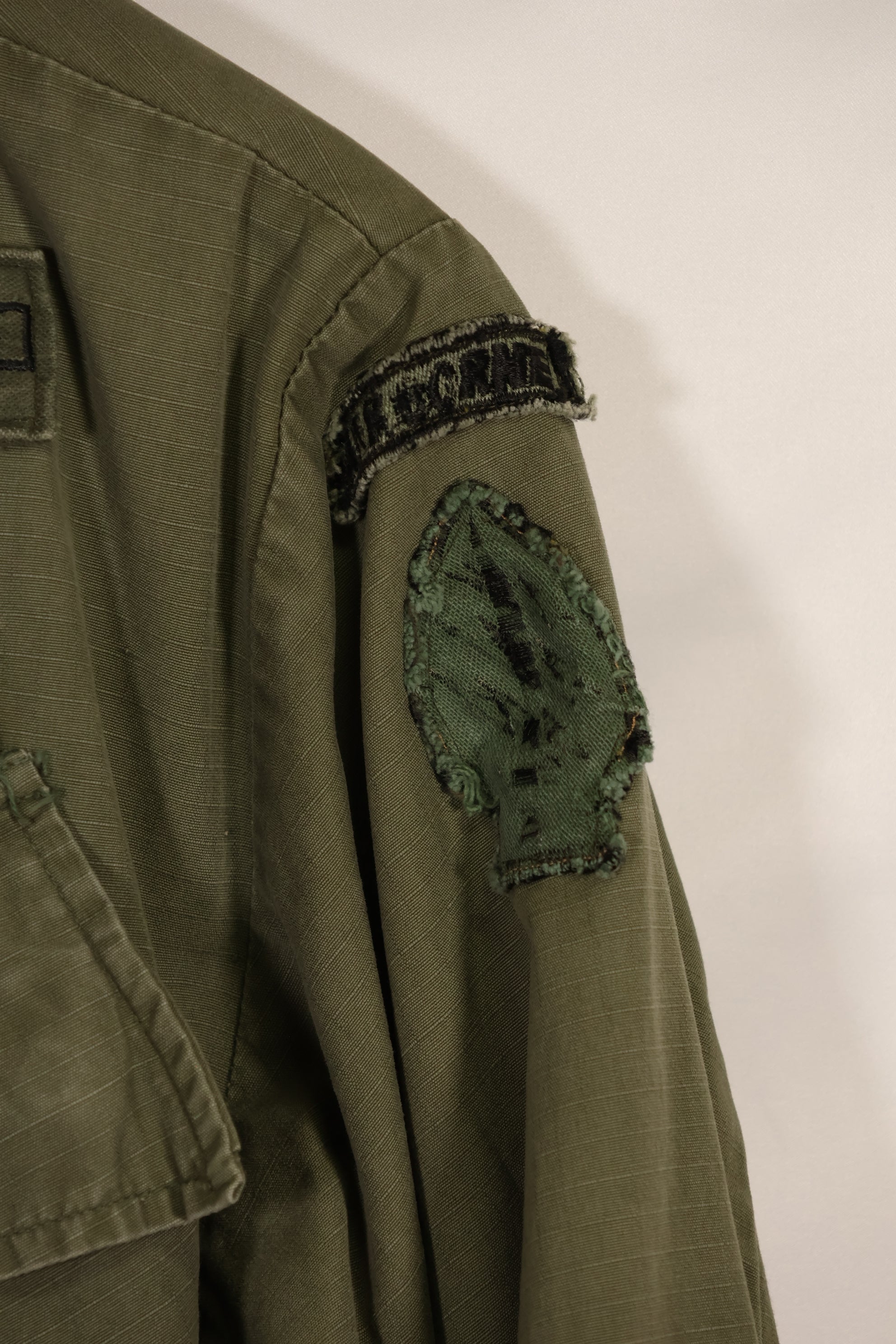 実物 MACV SOG RT VIPER 元隊員 4th Model ジャングルファティーグ RECONパッチのみレプリカ