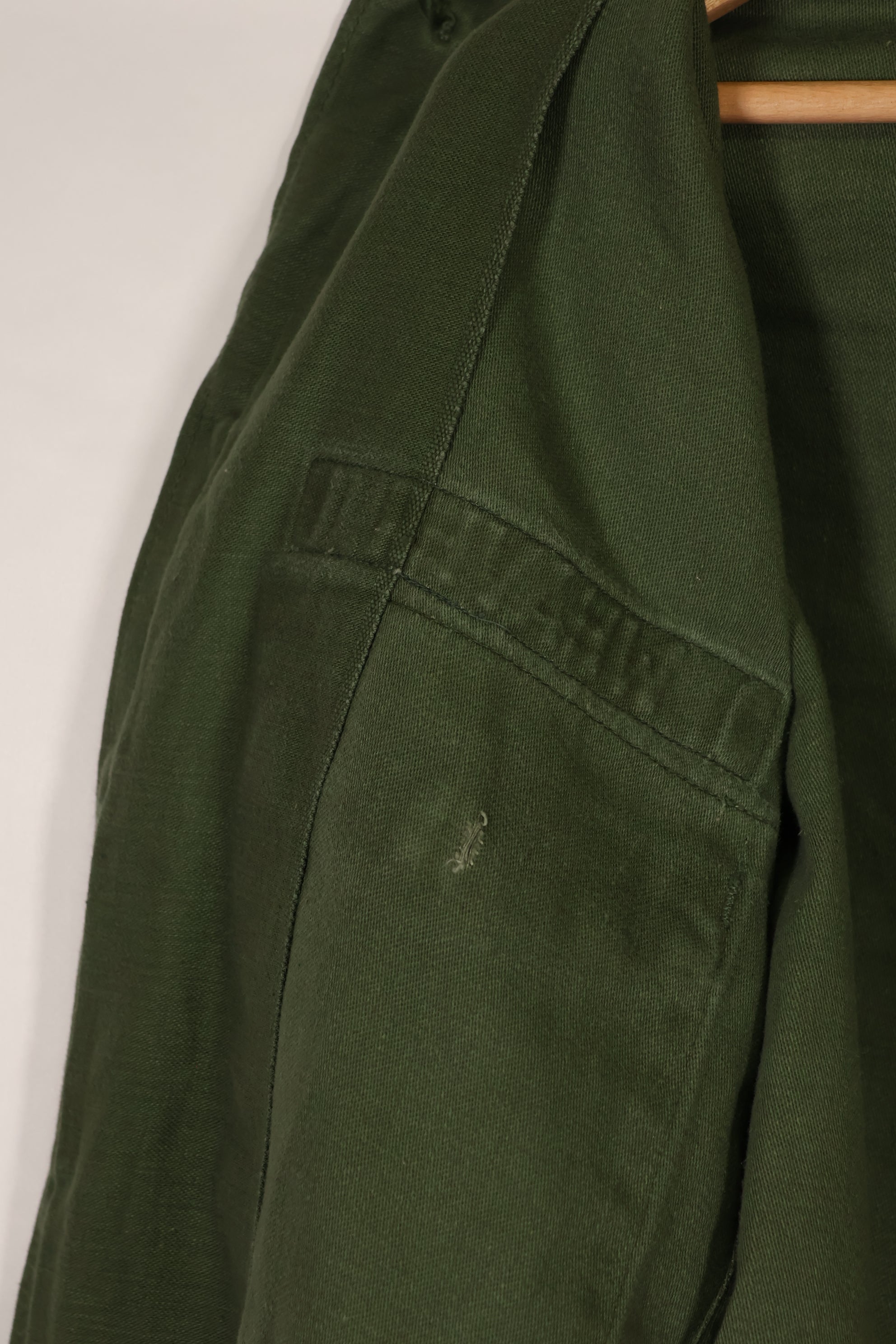 実物 1968年 沖縄製 グリーンベレーSSI付き OG-107 ユーティリティシャツ 中古品