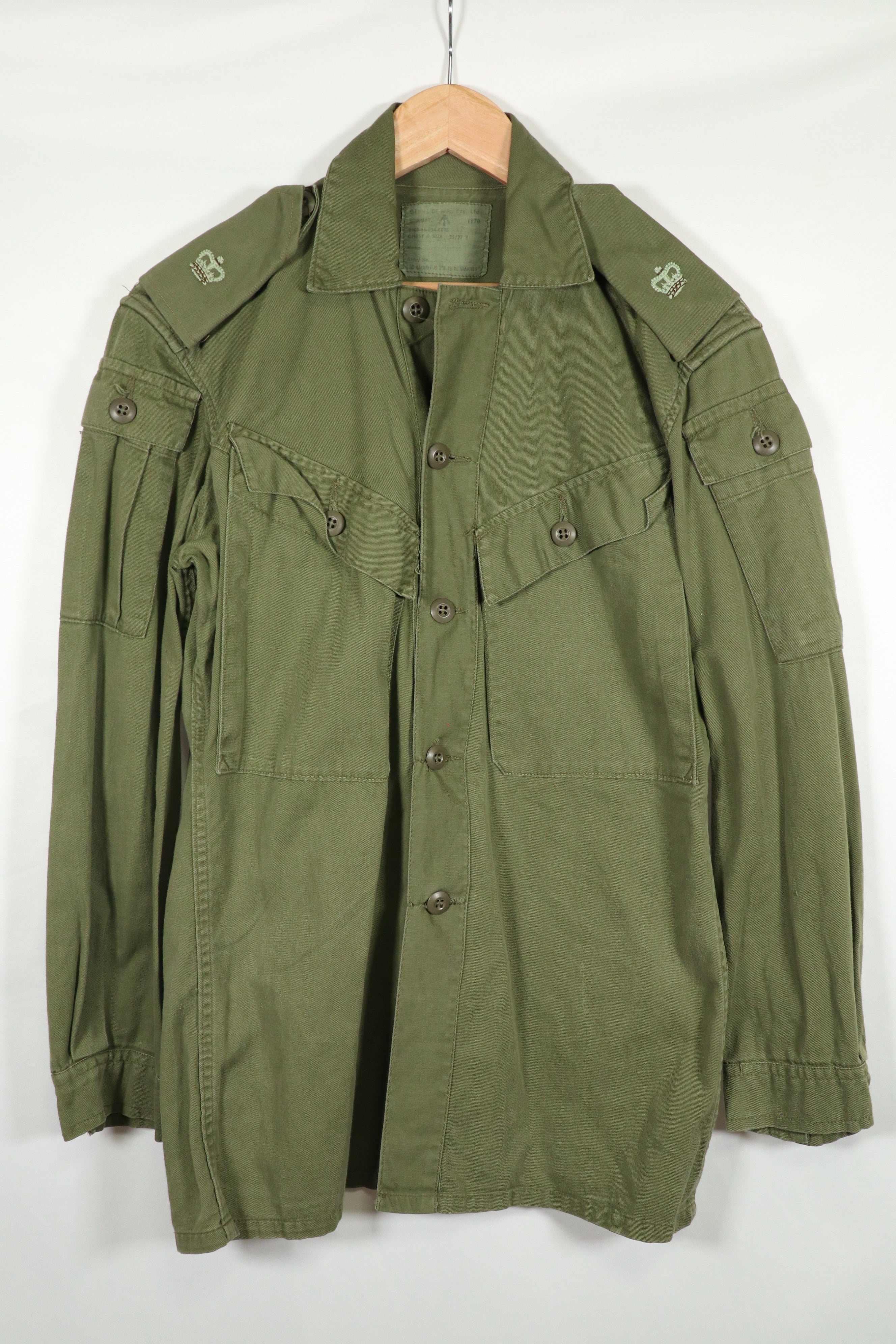 実物 1970年製 オーストラリア軍 ファティーグシャツ 階級章付き 中古品