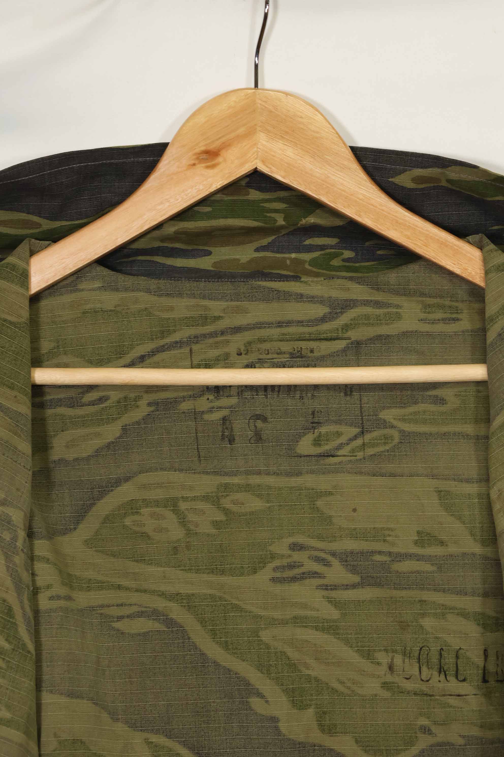 1970年代 タイガーストライプ シャツ レイトウォーパターン パッチ付 中古品