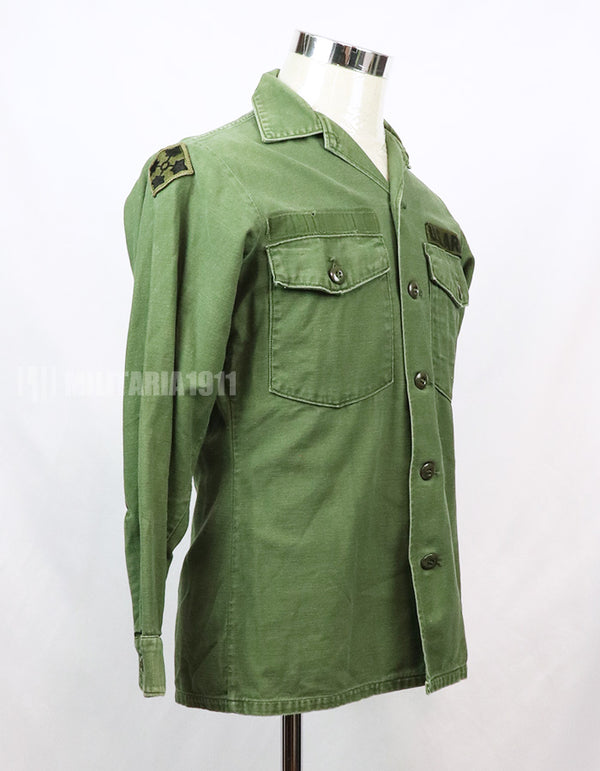 実物 ユーティリティシャツ OG-107  放出品 1970年代前半 戦中ロット US Army テープ&部隊パッチ付き