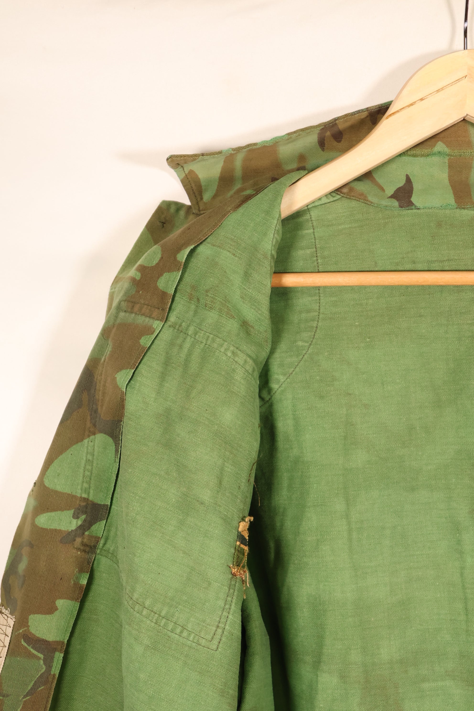 1970年代前半　大きめサイズ　ARVN　南ベトナム空挺師団　リーフ迷彩　シャツ　補修あり　中古品