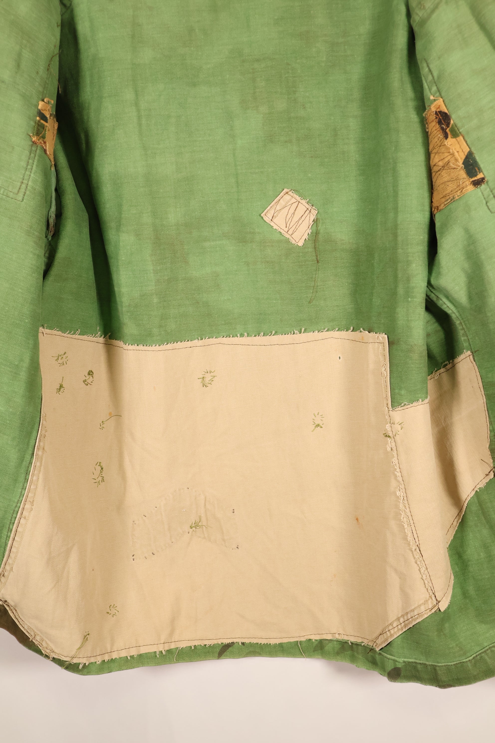 1970年代前半　大きめサイズ　ARVN　南ベトナム空挺師団　リーフ迷彩　シャツ　補修あり　中古品