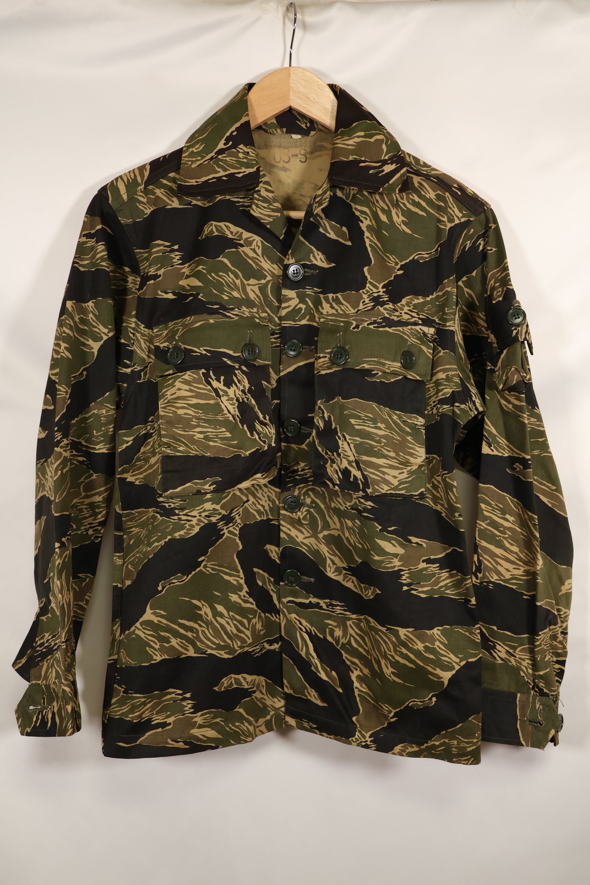 実物　デッドストック　沖縄タイガー　タイガーストライプ　USカットシャツ　US-S　日本本土縫製　汚れあり