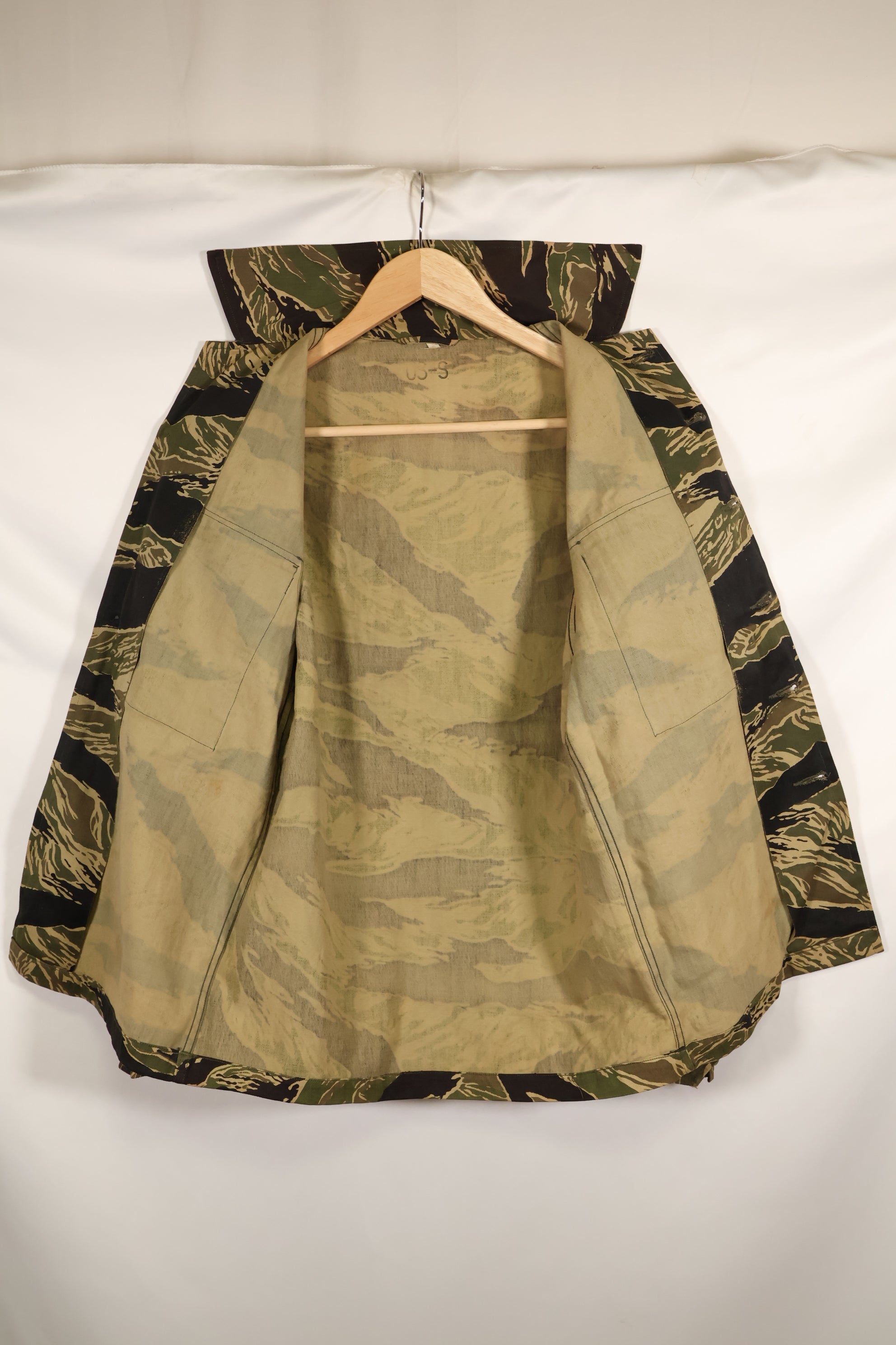 実物　デッドストック　沖縄タイガー　タイガーストライプ　USカットシャツ　US-S　日本本土縫製　汚れあり