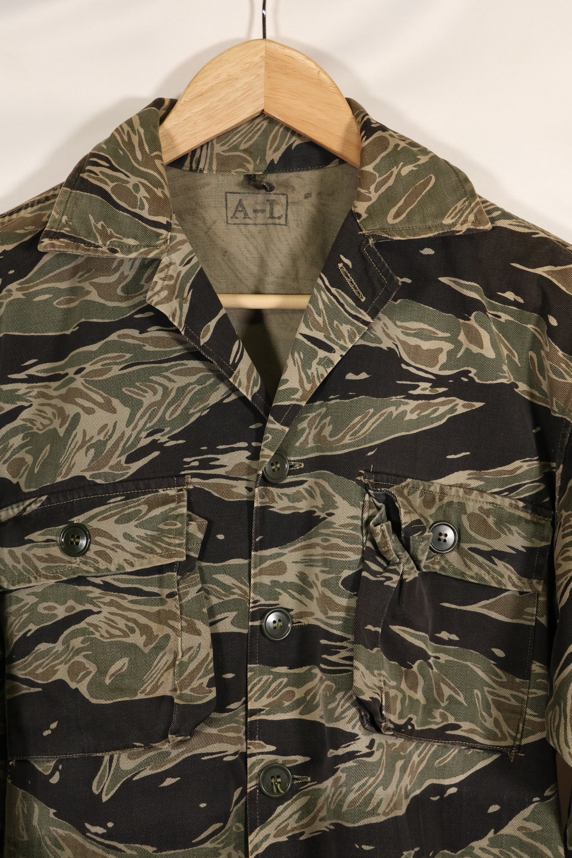 実物　シルバータイガーストライプ　Asian Cut A-Lサイズ　シャツ　Used　状態良い