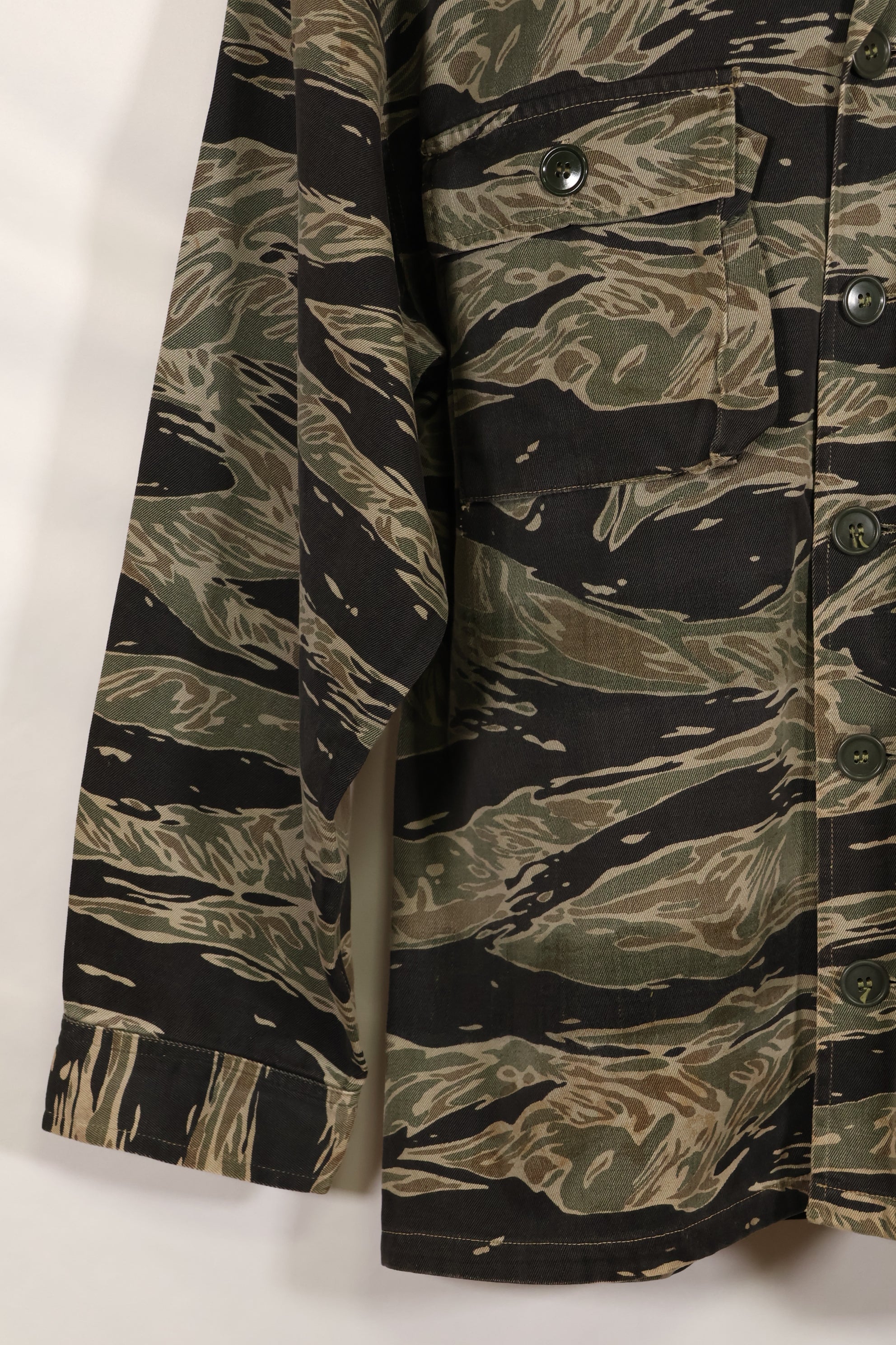 実物　シルバータイガーストライプ　Asian Cut A-Lサイズ　シャツ　Used　状態良い