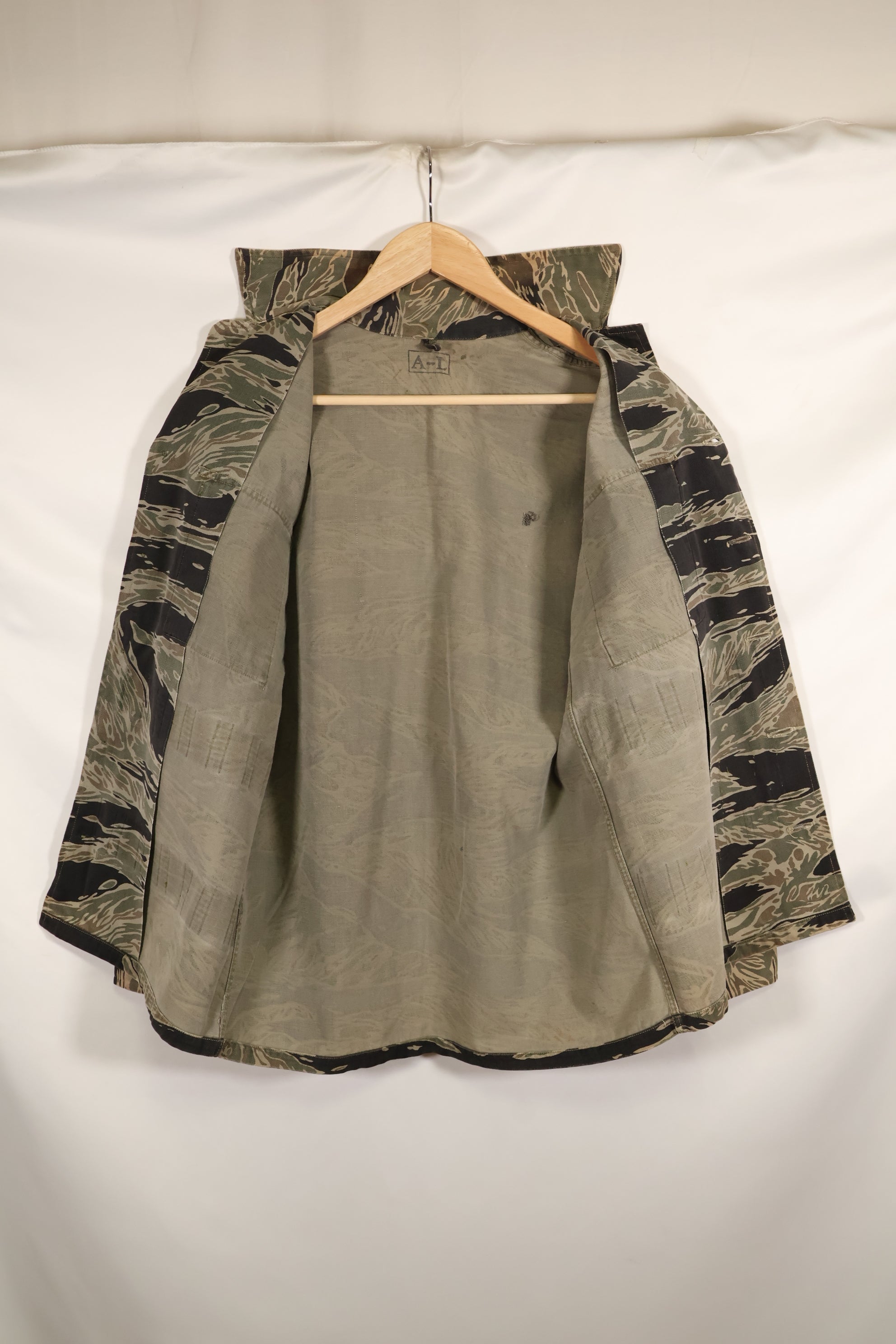 実物　シルバータイガーストライプ　Asian Cut A-Lサイズ　シャツ　Used　状態良い