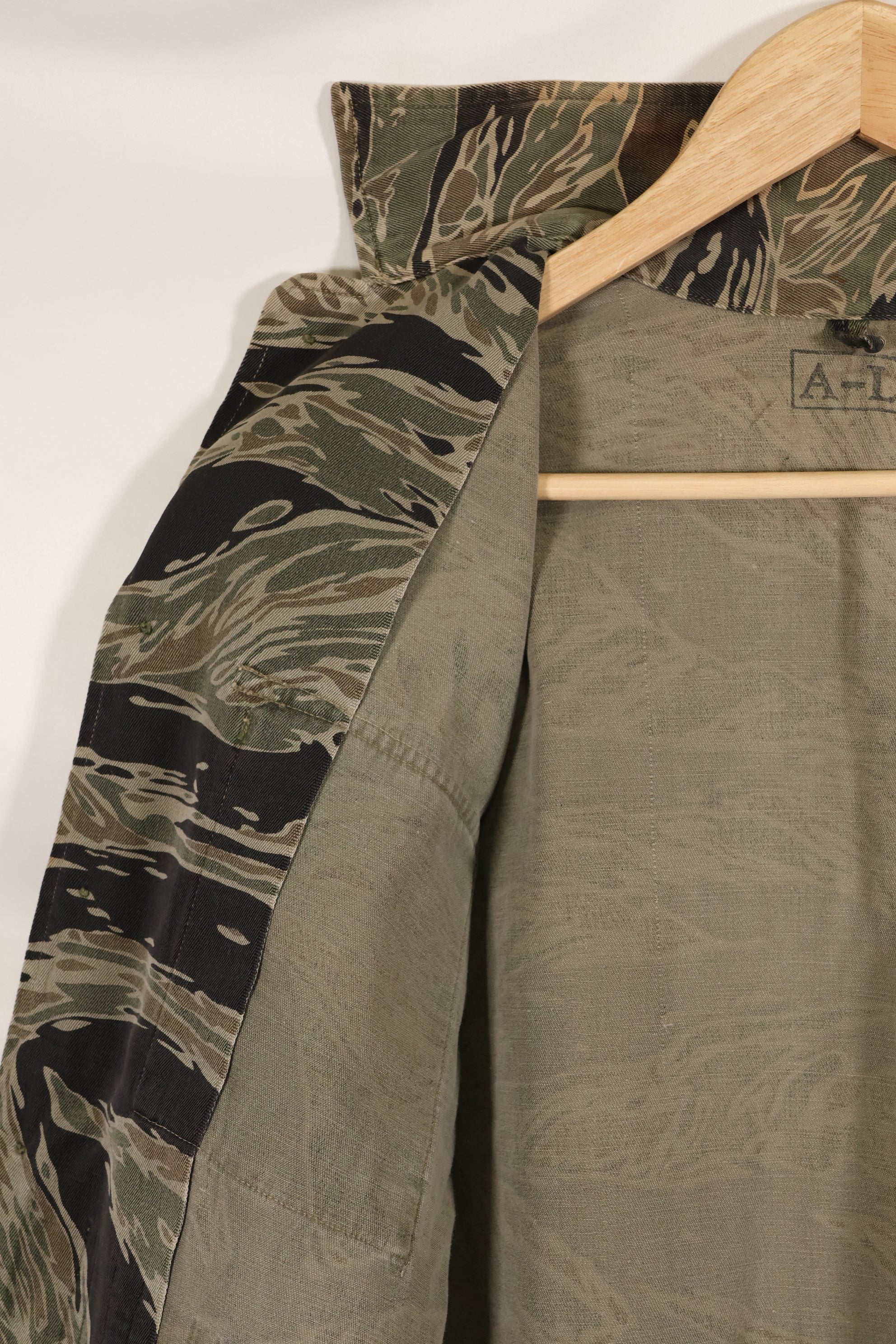 実物　シルバータイガーストライプ　Asian Cut A-Lサイズ　シャツ　Used　状態良い