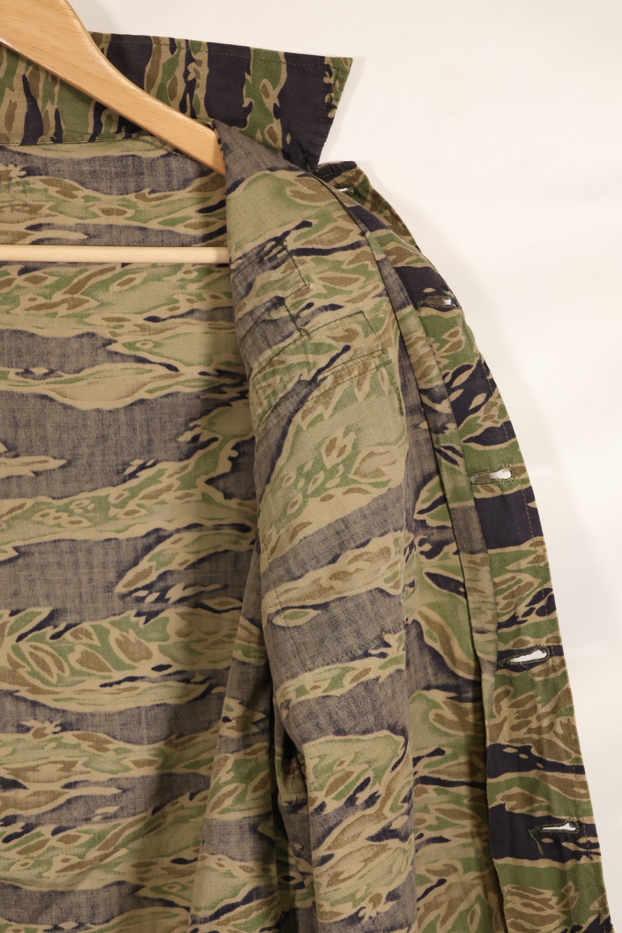 実物　レイトウォーパターン　173空挺旅団パッチ付き　US-Sサイズ　タイガーストライプ　シャツ　