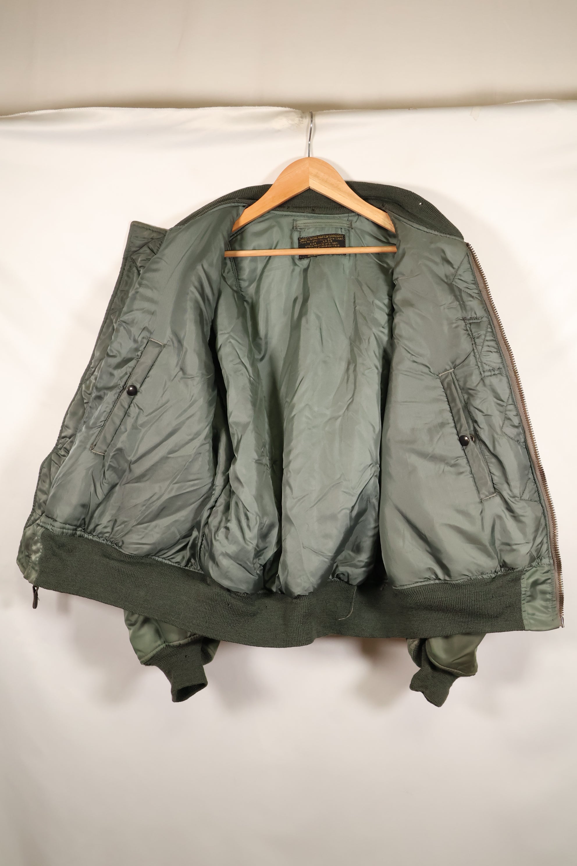 1950年代　LARGE　アメリカ空軍　初期型　MA-1　フライトジャケット　インターメディエイト　中古品