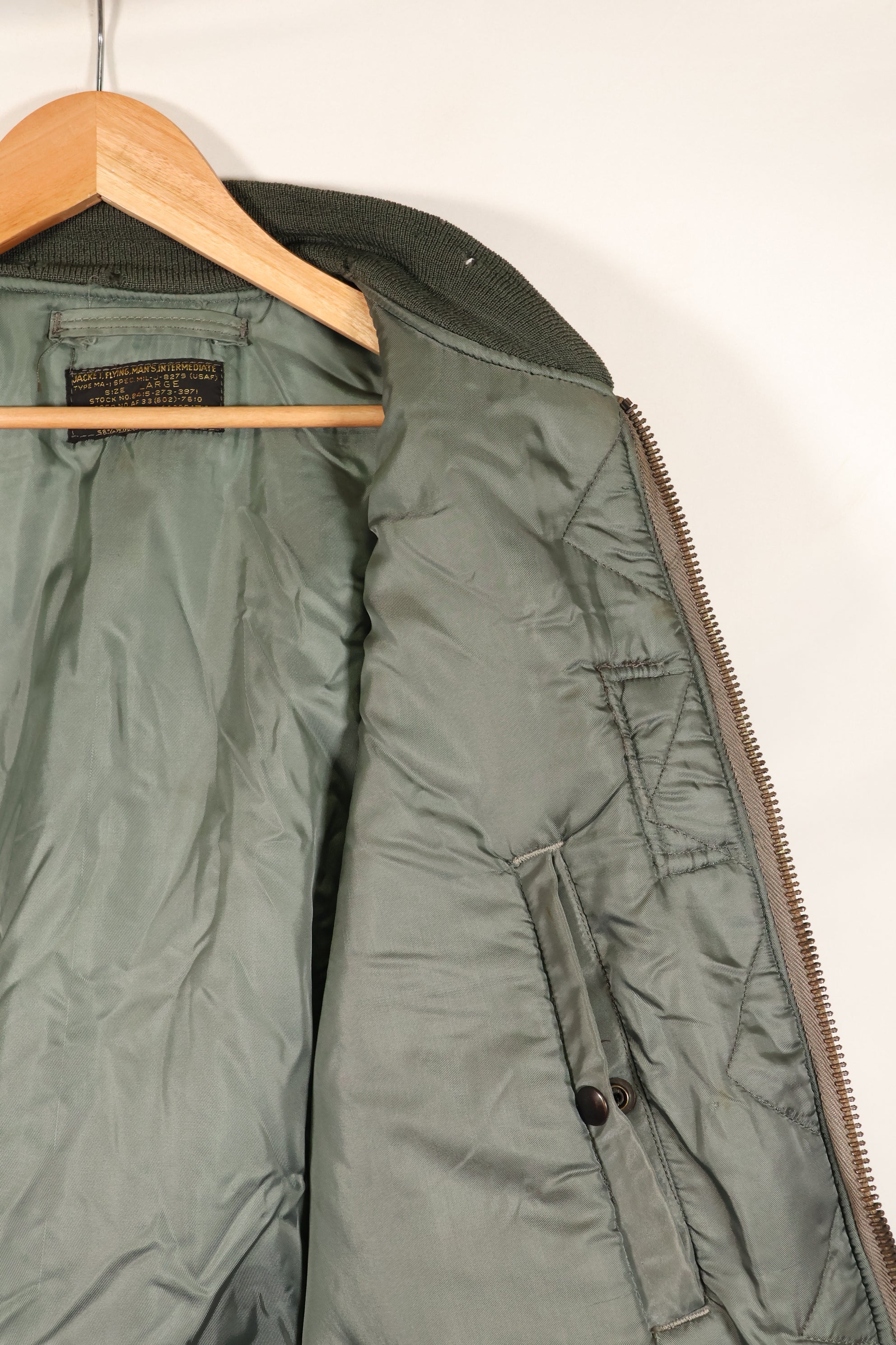 1950年代　LARGE　アメリカ空軍　初期型　MA-1　フライトジャケット　インターメディエイト　中古品