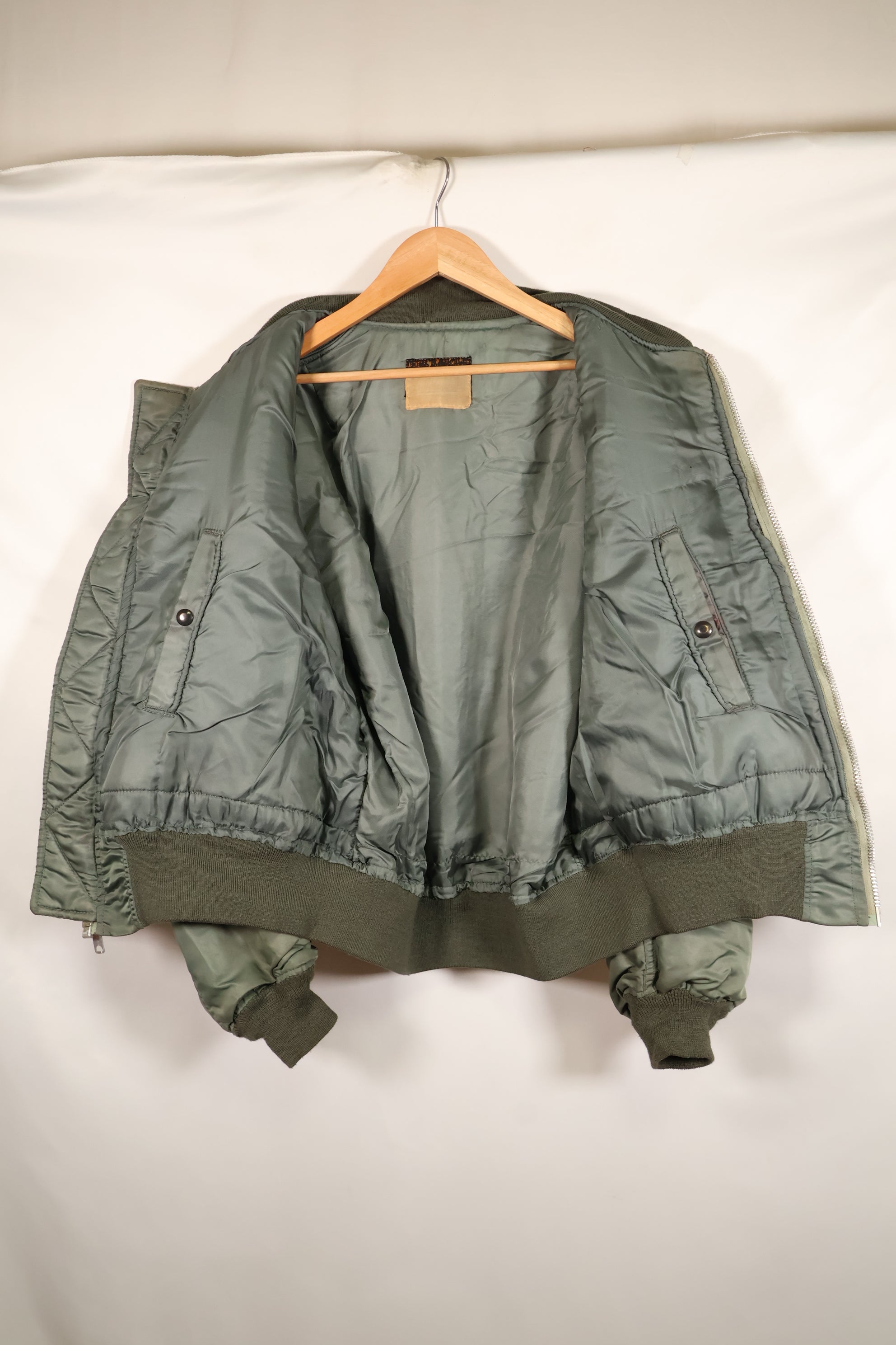 1950年代　推定40〜42程度　アメリカ空軍　B-15D　フライトジャケット　ボア改造品　パッチ付　中古品