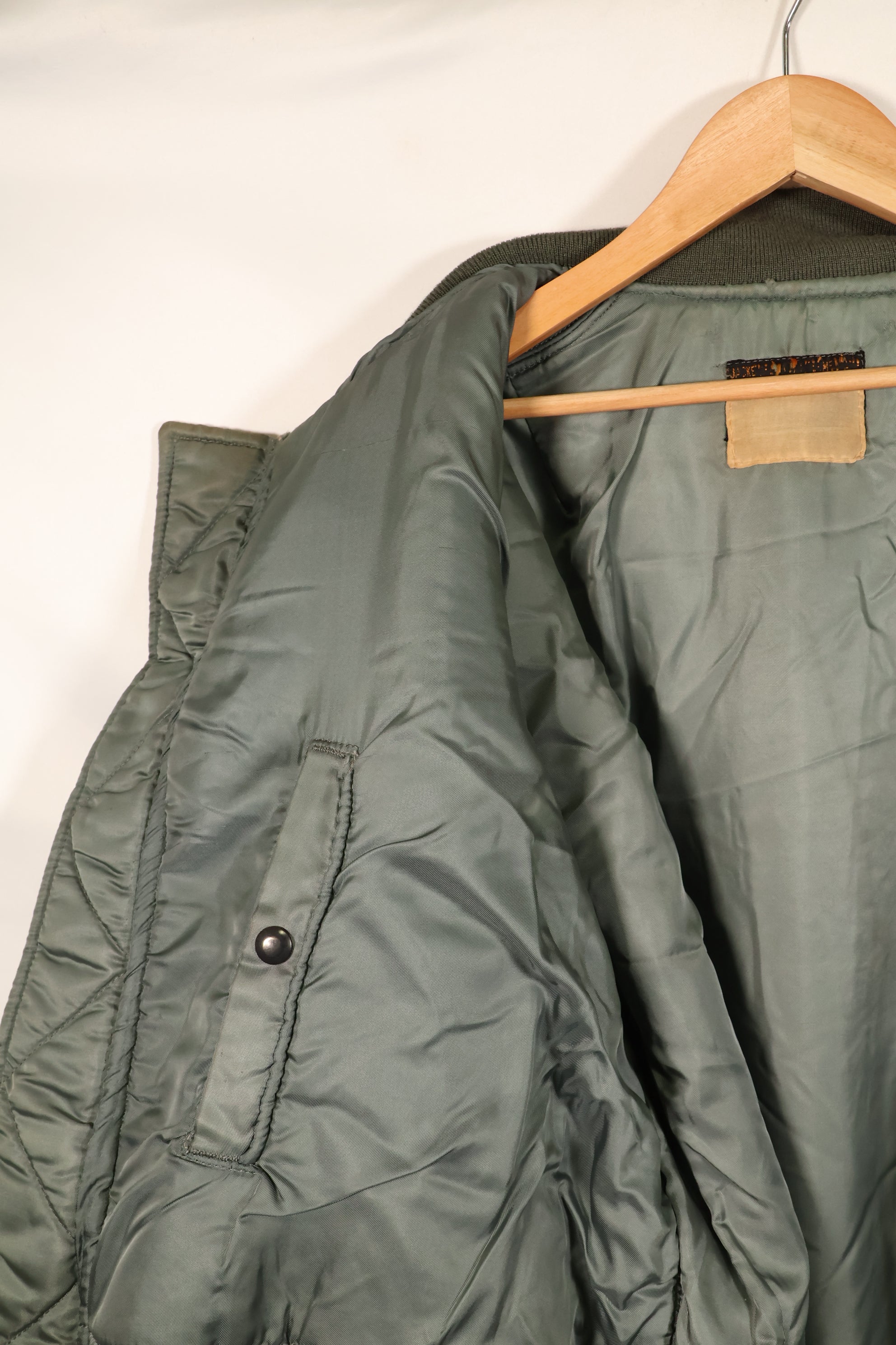 1950年代　推定40〜42程度　アメリカ空軍　B-15D　フライトジャケット　ボア改造品　パッチ付　中古品
