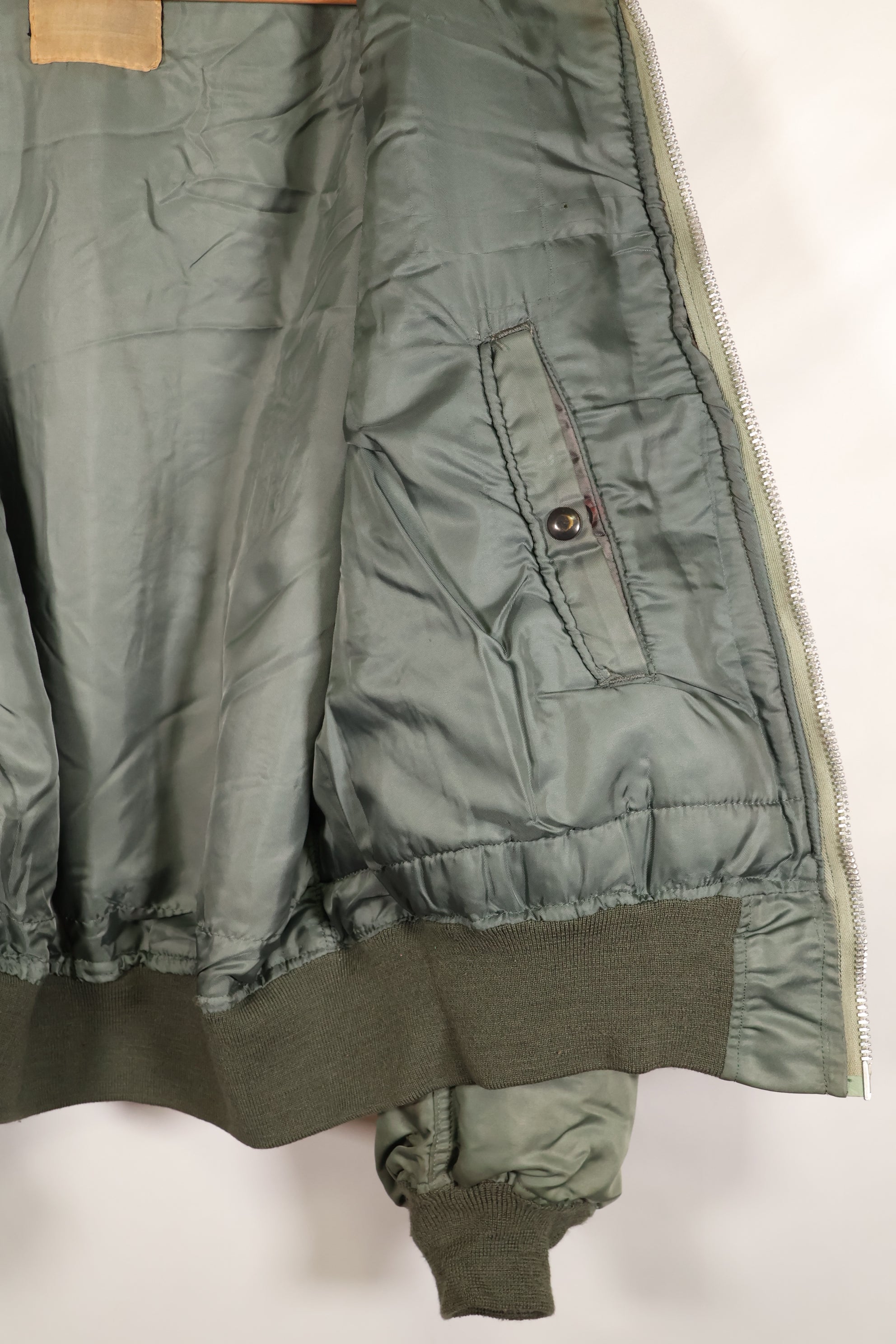 1950年代　推定40〜42程度　アメリカ空軍　B-15D　フライトジャケット　ボア改造品　パッチ付　中古品