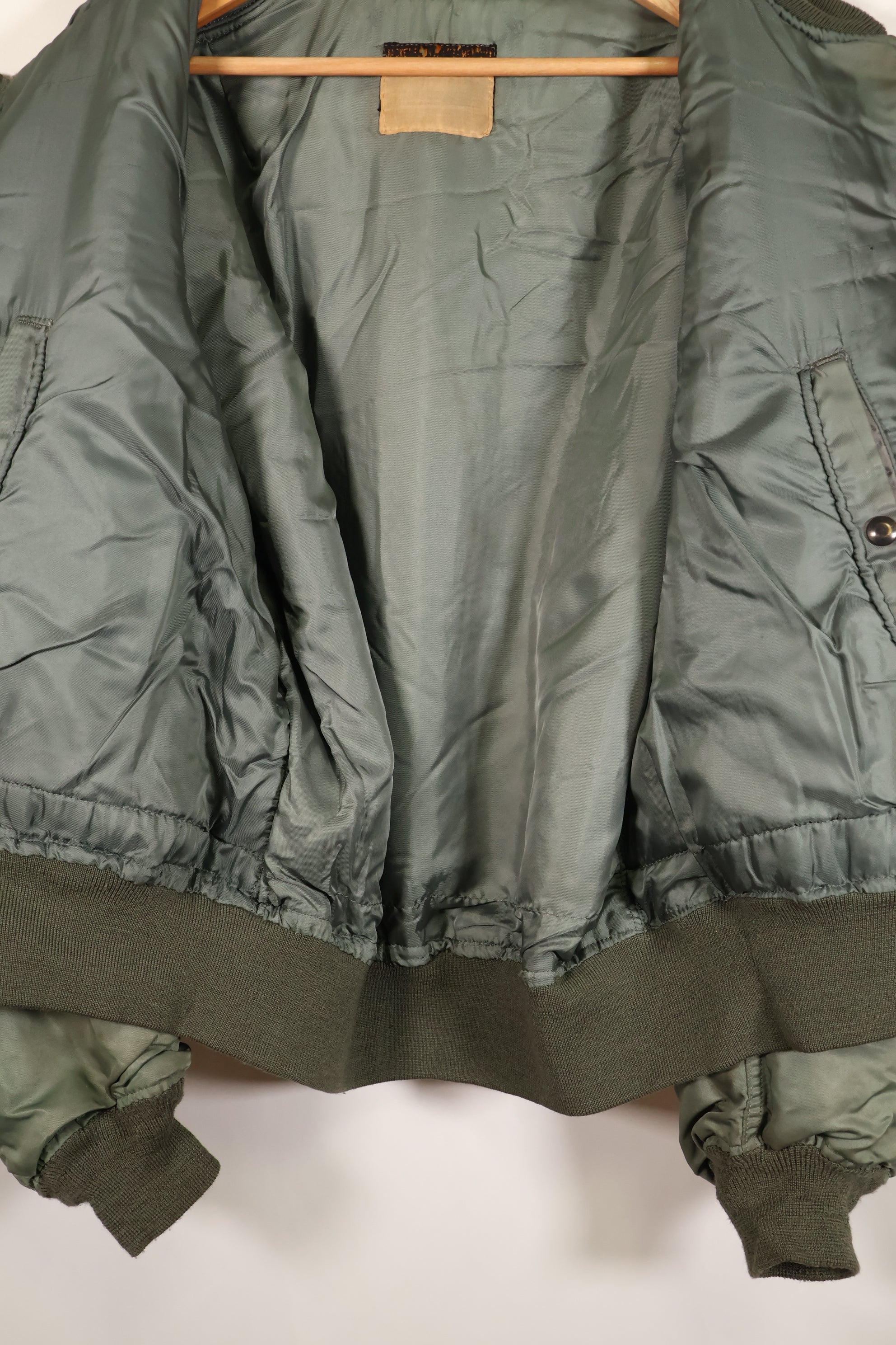 1950年代　推定40〜42程度　アメリカ空軍　B-15D　フライトジャケット　ボア改造品　パッチ付　中古品