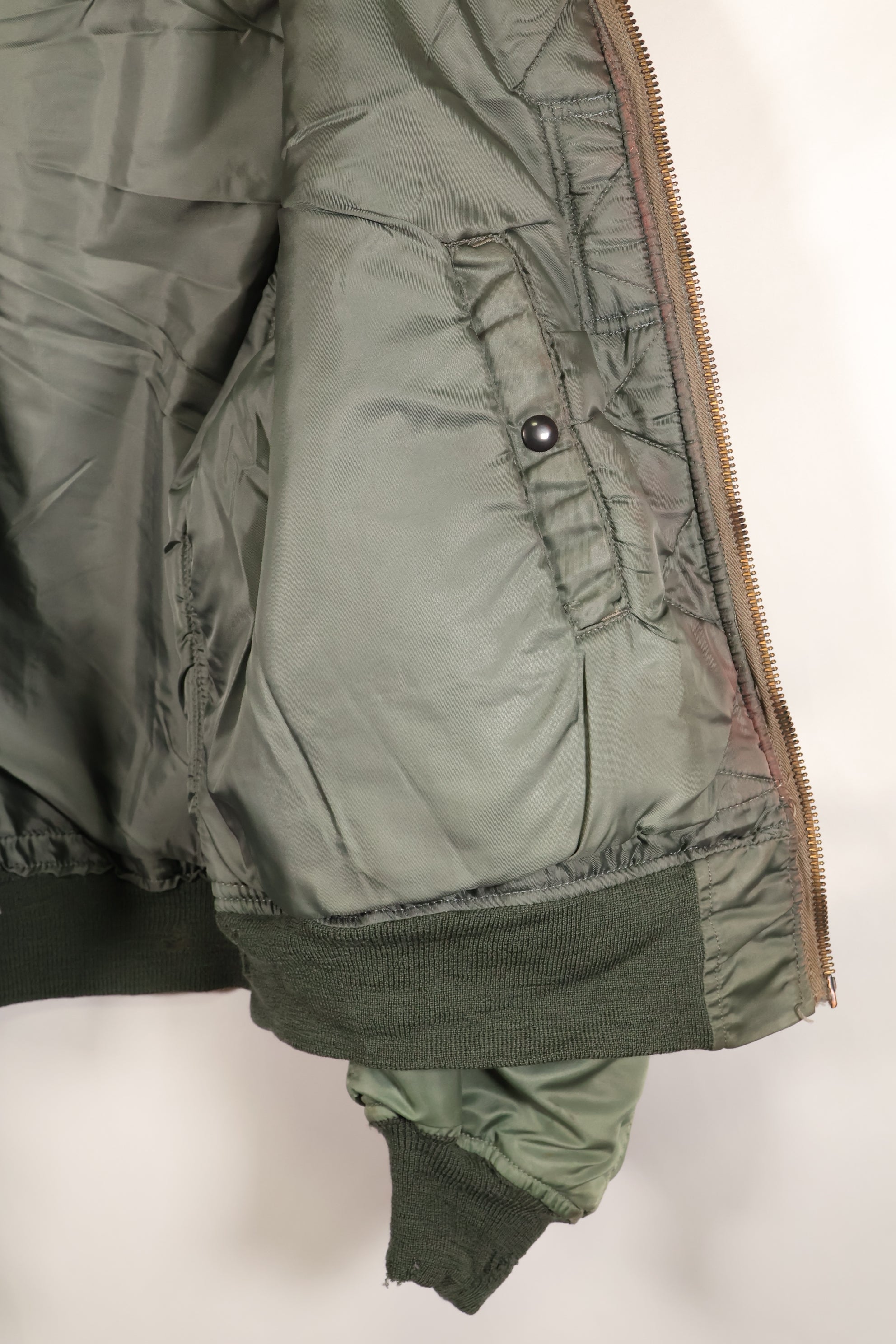 1950年代　LARGE　アメリカ空軍　初期型　MA-1　フライトジャケット　インターメディエイト　中古品 　B