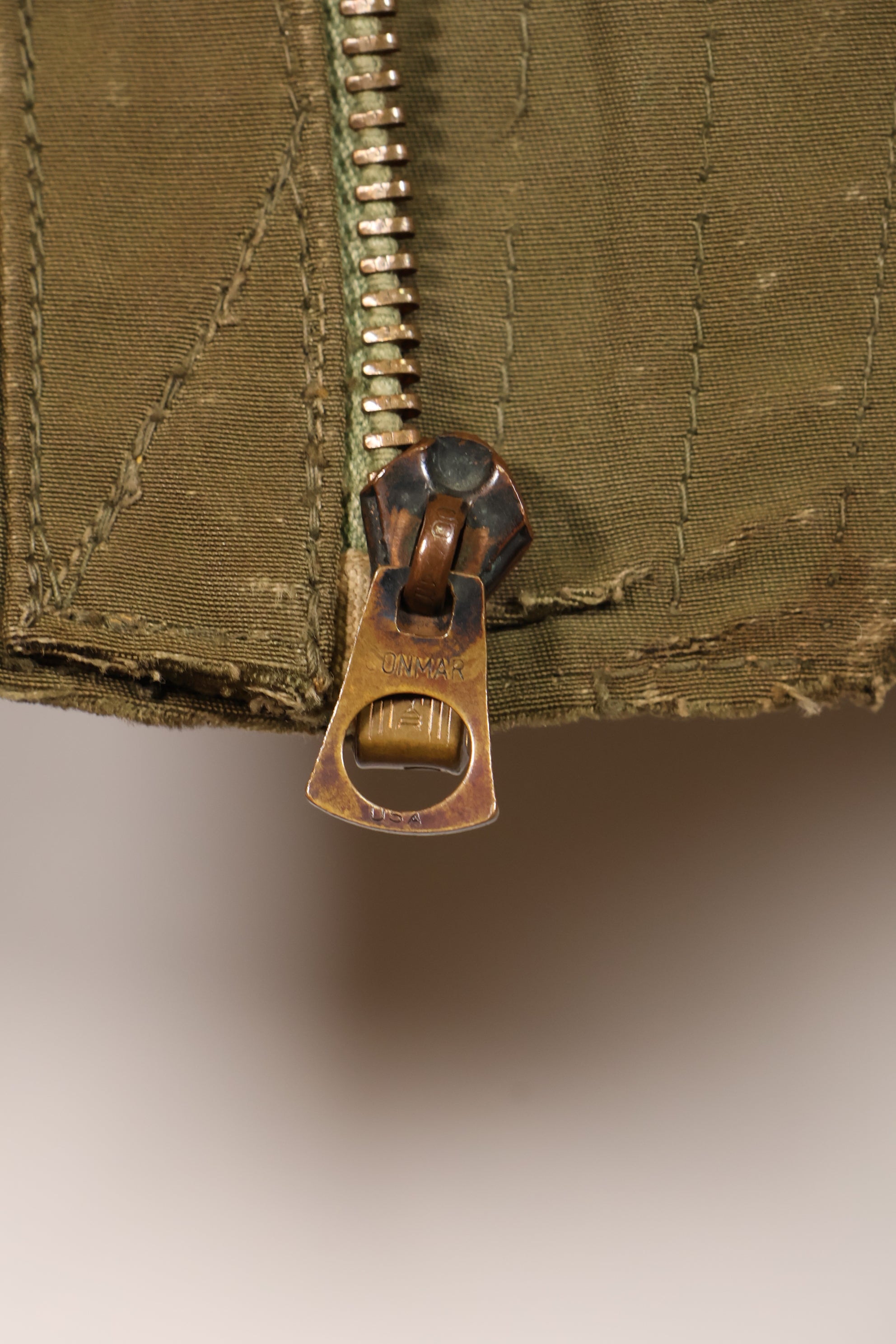 1940年代　サイズ 42　WWII　アメリカ陸軍航空隊　B-15　フライトジャケット　カレンダー加工生地　中古品