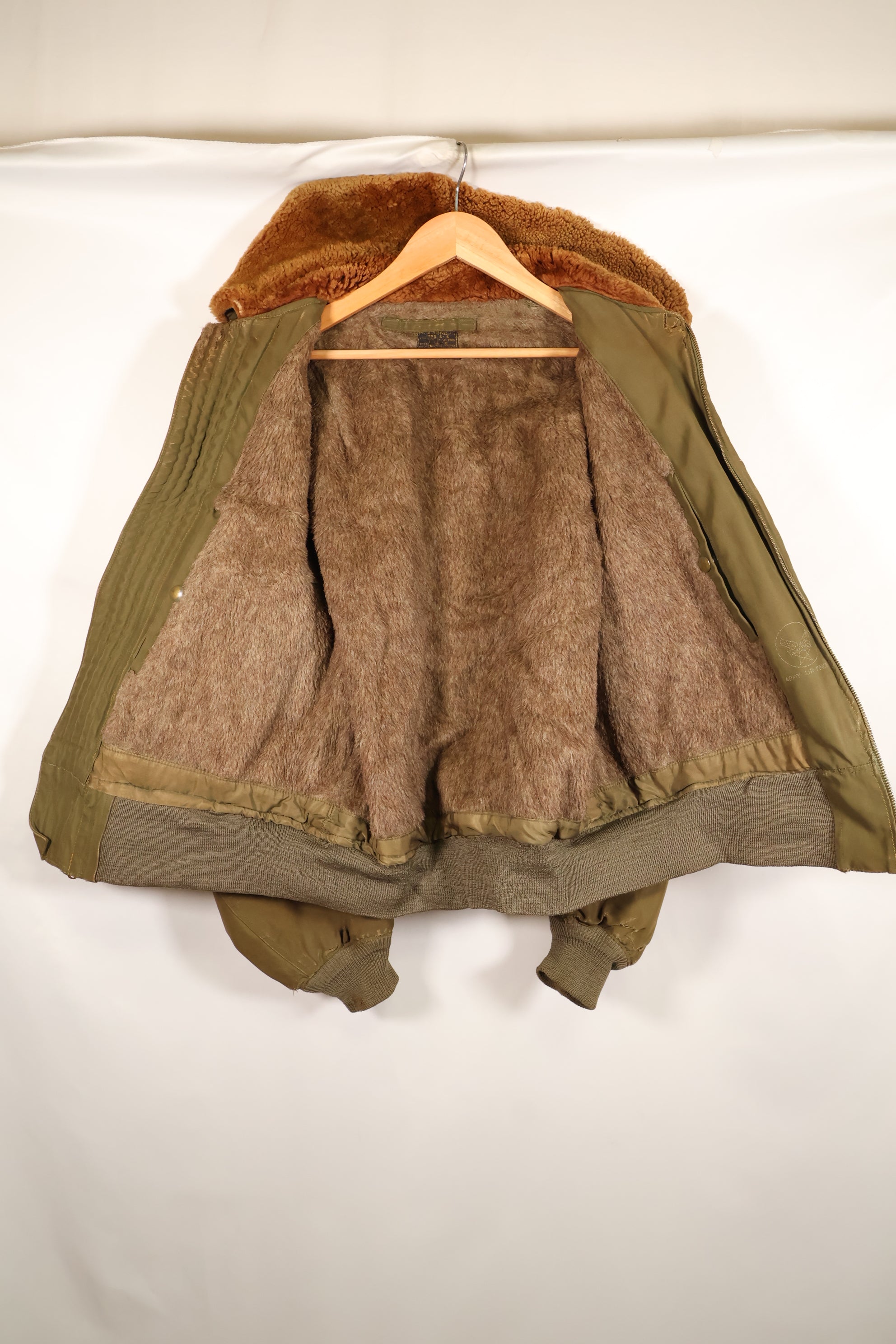 1940年代　サイズ 42　WWII　アメリカ陸軍航空隊　B-15　フライトジャケット　カレンダー加工生地　中古品