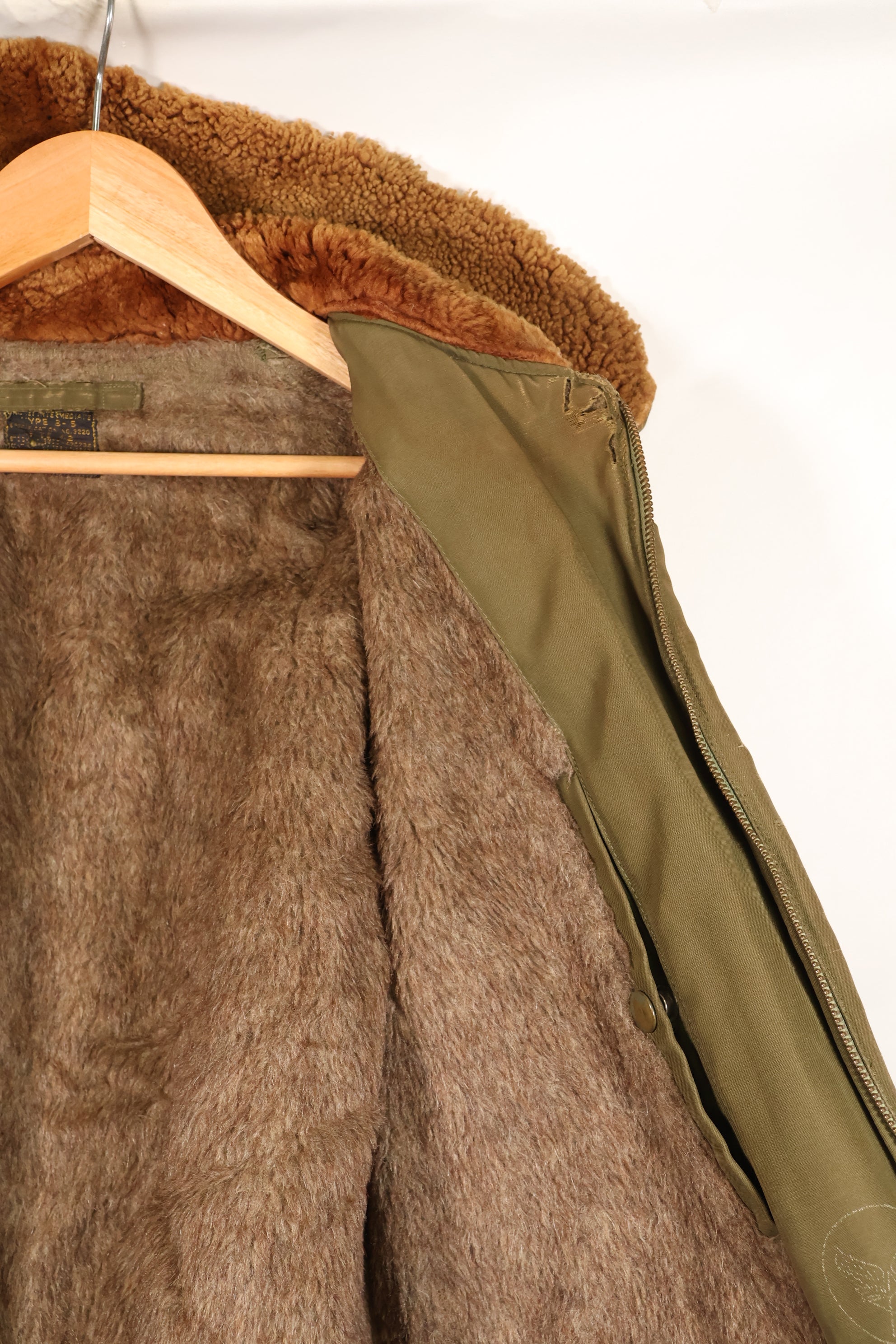 1940年代　サイズ 42　WWII　アメリカ陸軍航空隊　B-15　フライトジャケット　カレンダー加工生地　中古品