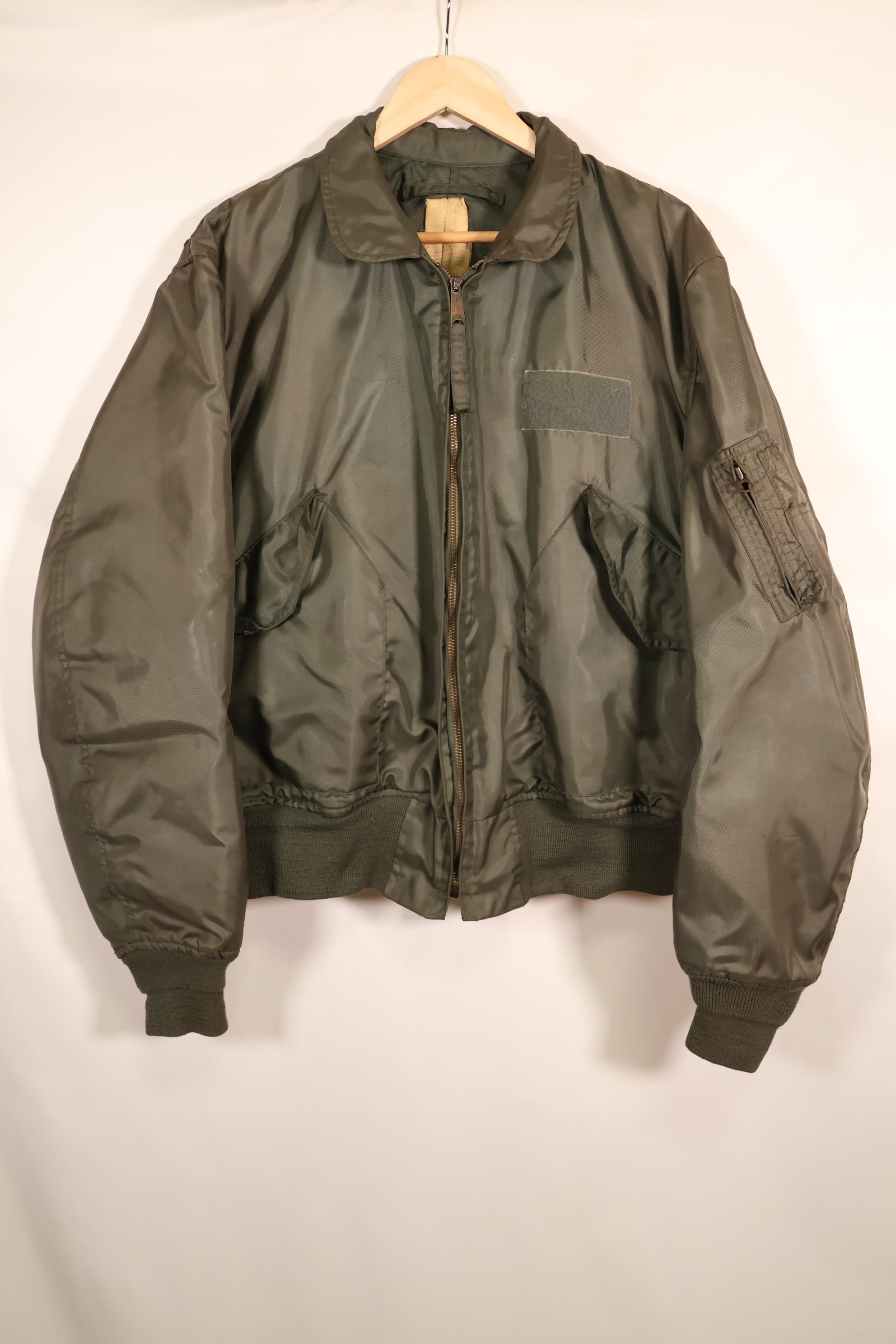 推定1983年契約　LARGE　アメリカ海軍　CWU-45P　フライトジャケット　プリーツ付　中古品