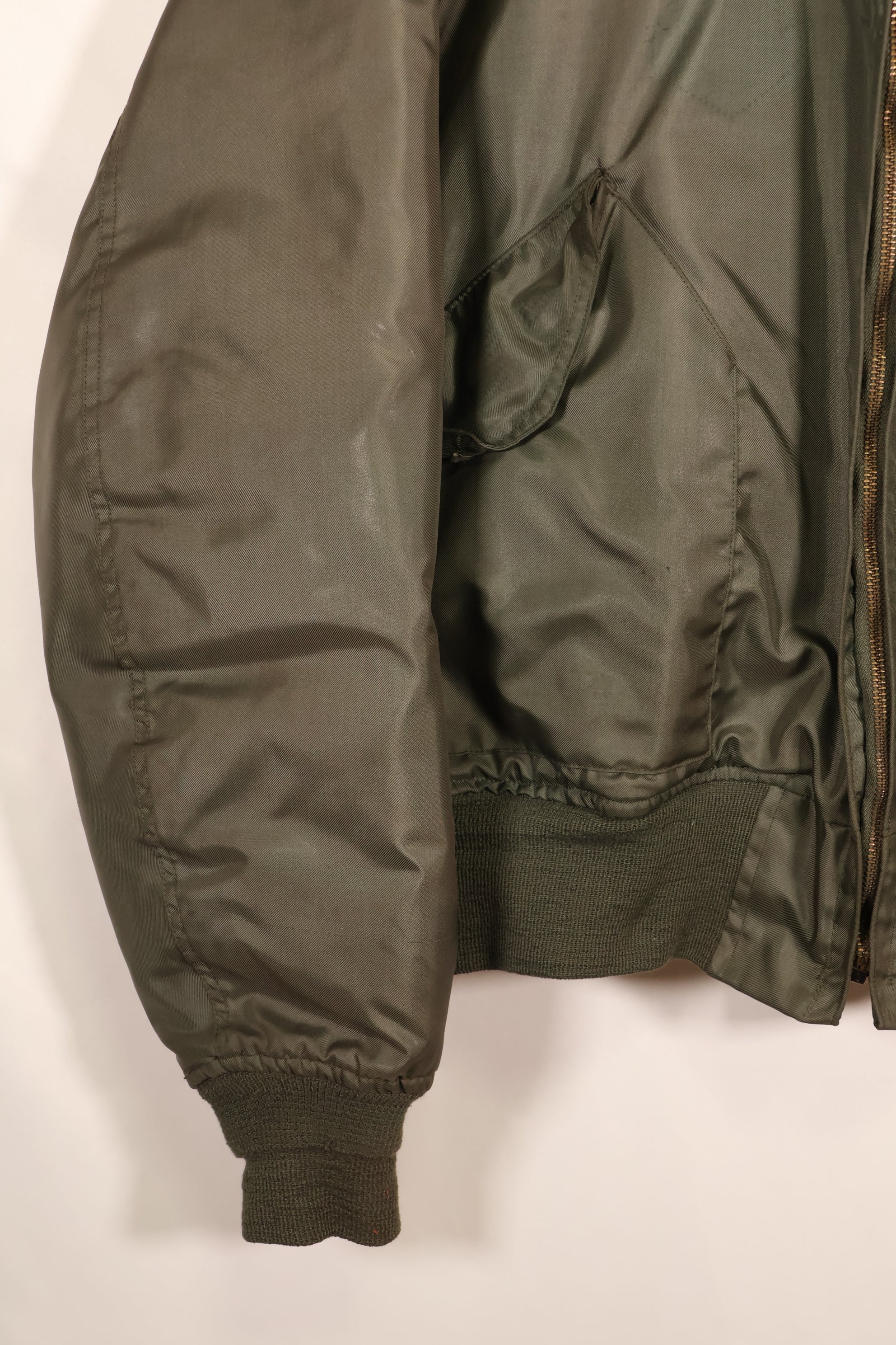 推定1983年契約　LARGE　アメリカ海軍　CWU-45P　フライトジャケット　プリーツ付　中古品