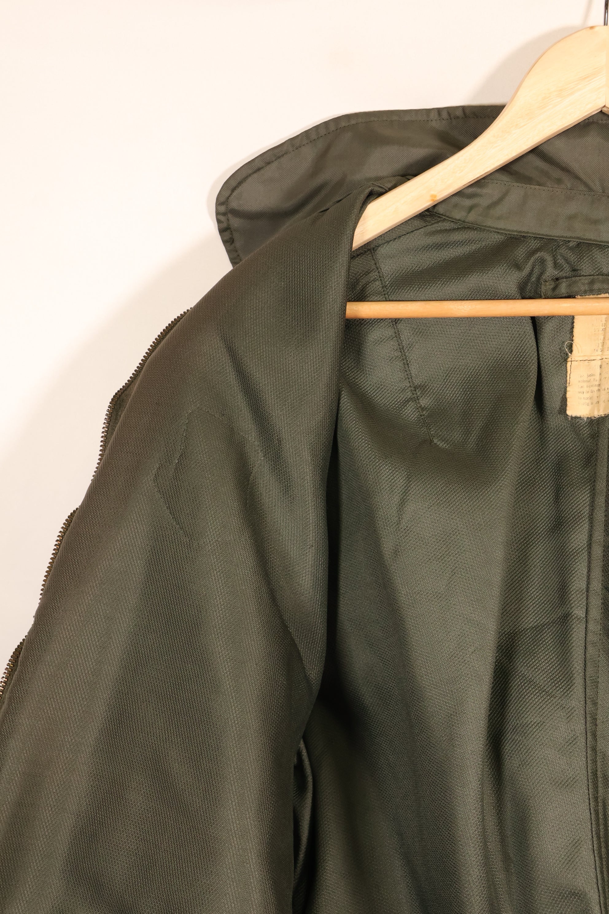 推定1983年契約　LARGE　アメリカ海軍　CWU-45P　フライトジャケット　プリーツ付　中古品