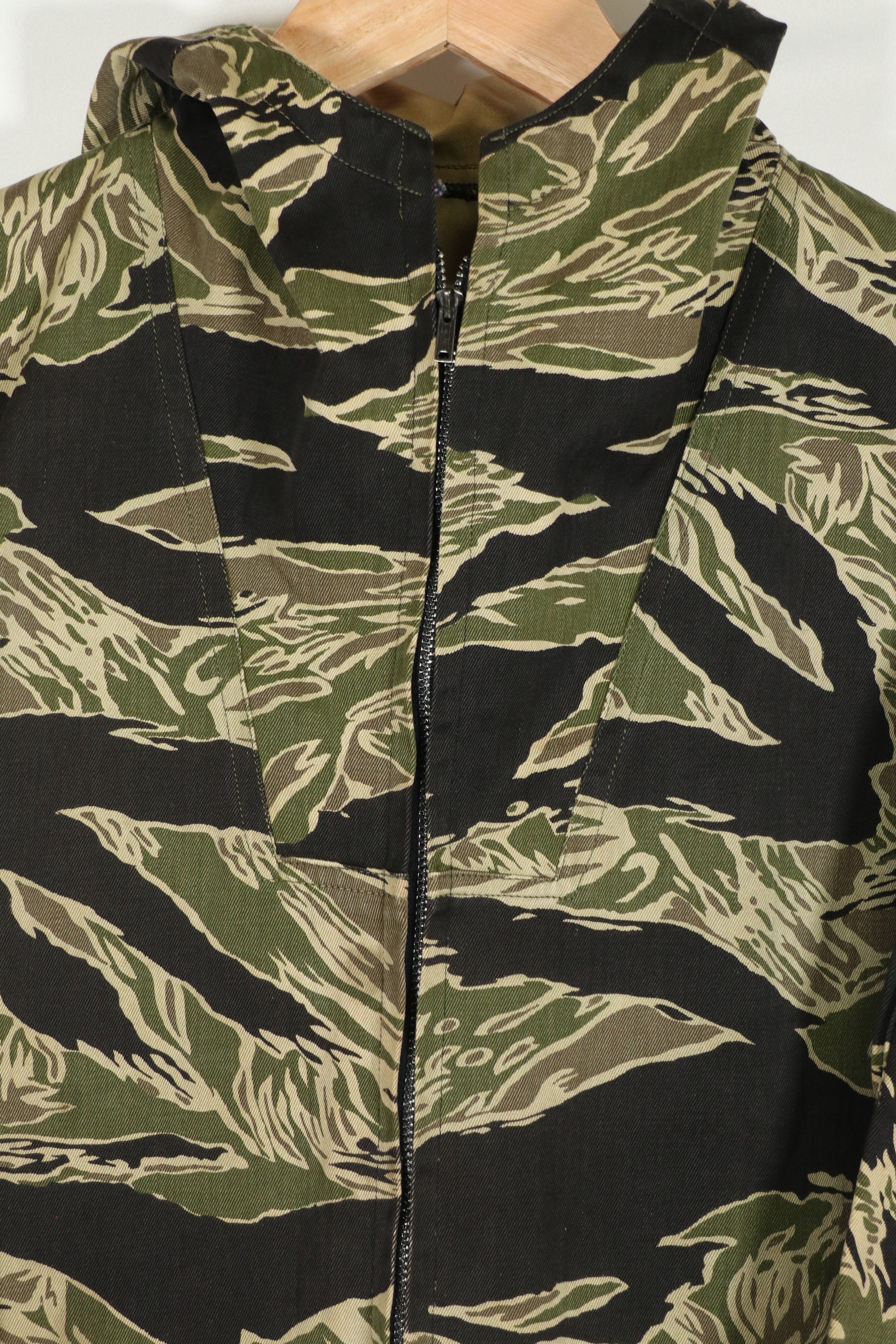 実物生地　戦後縫製　沖縄タイガーパターン　タイガーストライプ　フーディ　中古品