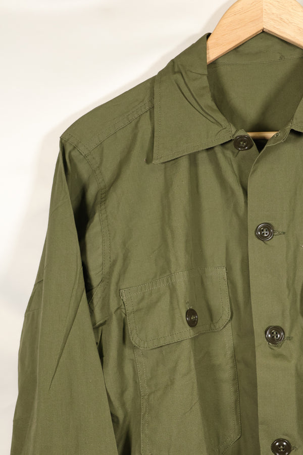 1960年代　推定Medium　アメリカ海軍　ユーティリティシャツ　ポップリン　薄手生地　ほぼ未使用品