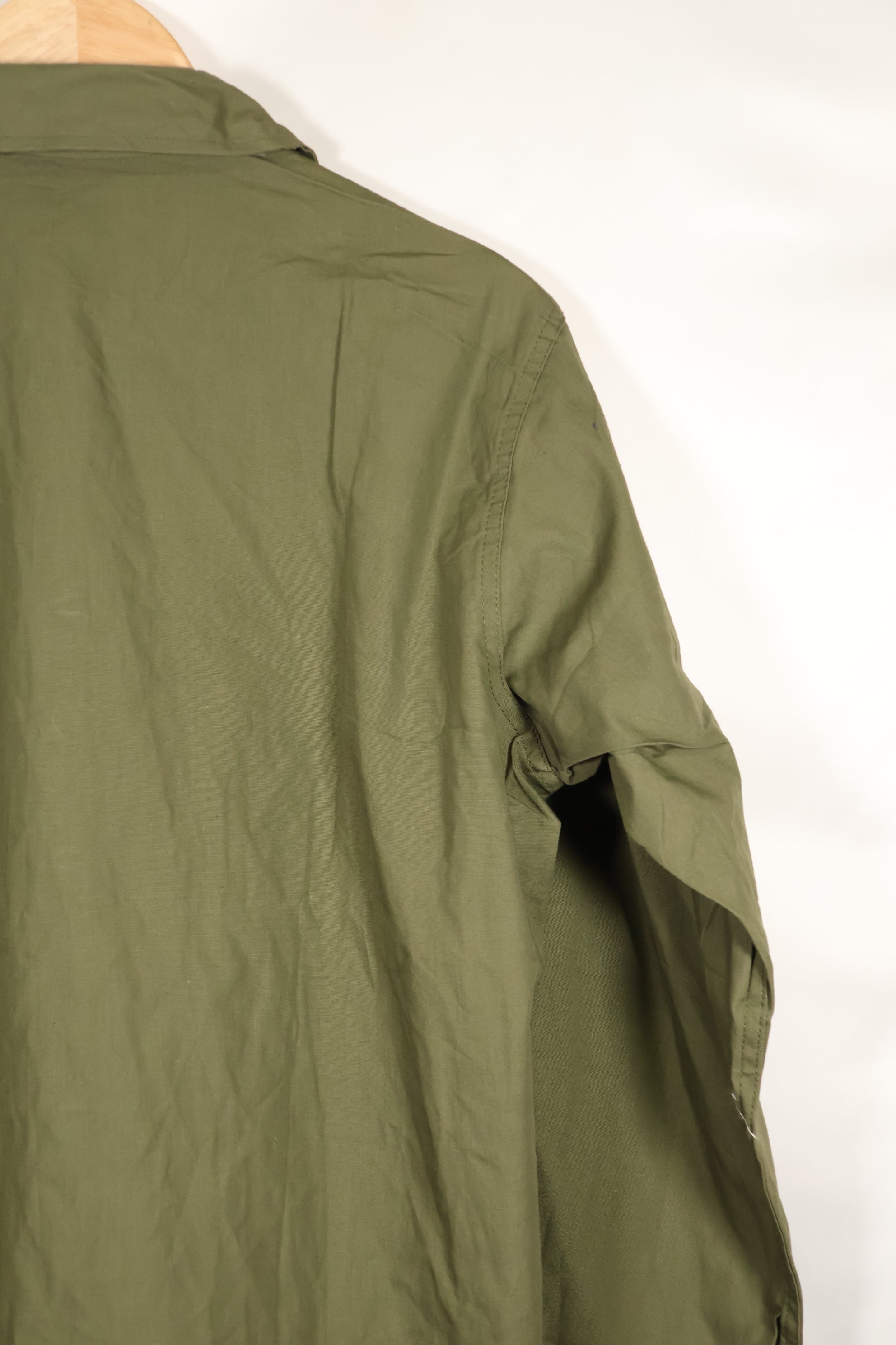 1960年代　推定Medium　アメリカ海軍　ユーティリティシャツ　ポップリン　薄手生地　ほぼ未使用品