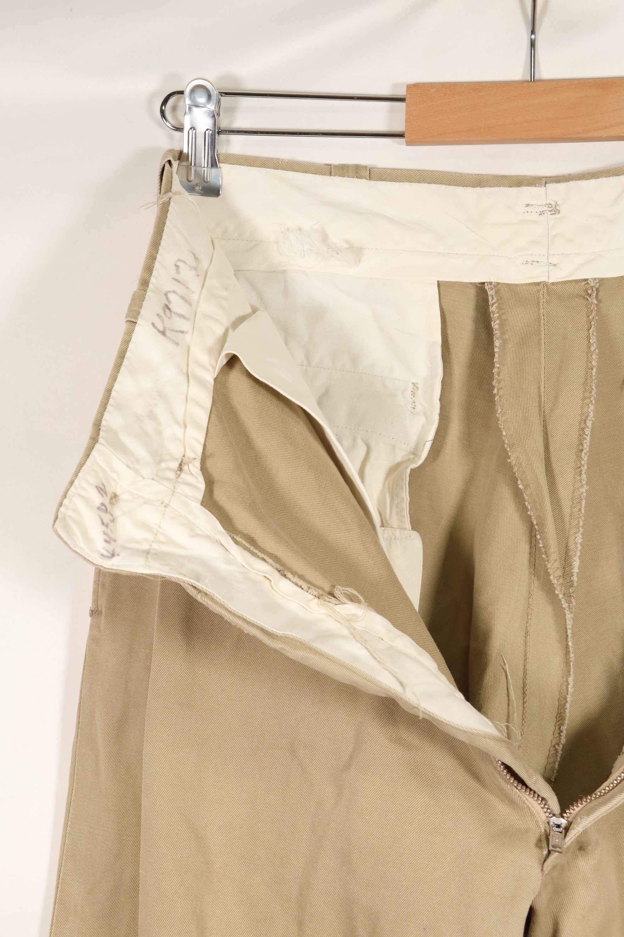 1960年代　30X31 アメリカ陸軍　カーキパンツ　チノパン　中古品 A