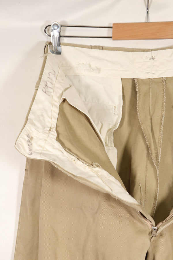 1960年代　30X31 アメリカ陸軍　カーキパンツ　チノパン　中古品 A