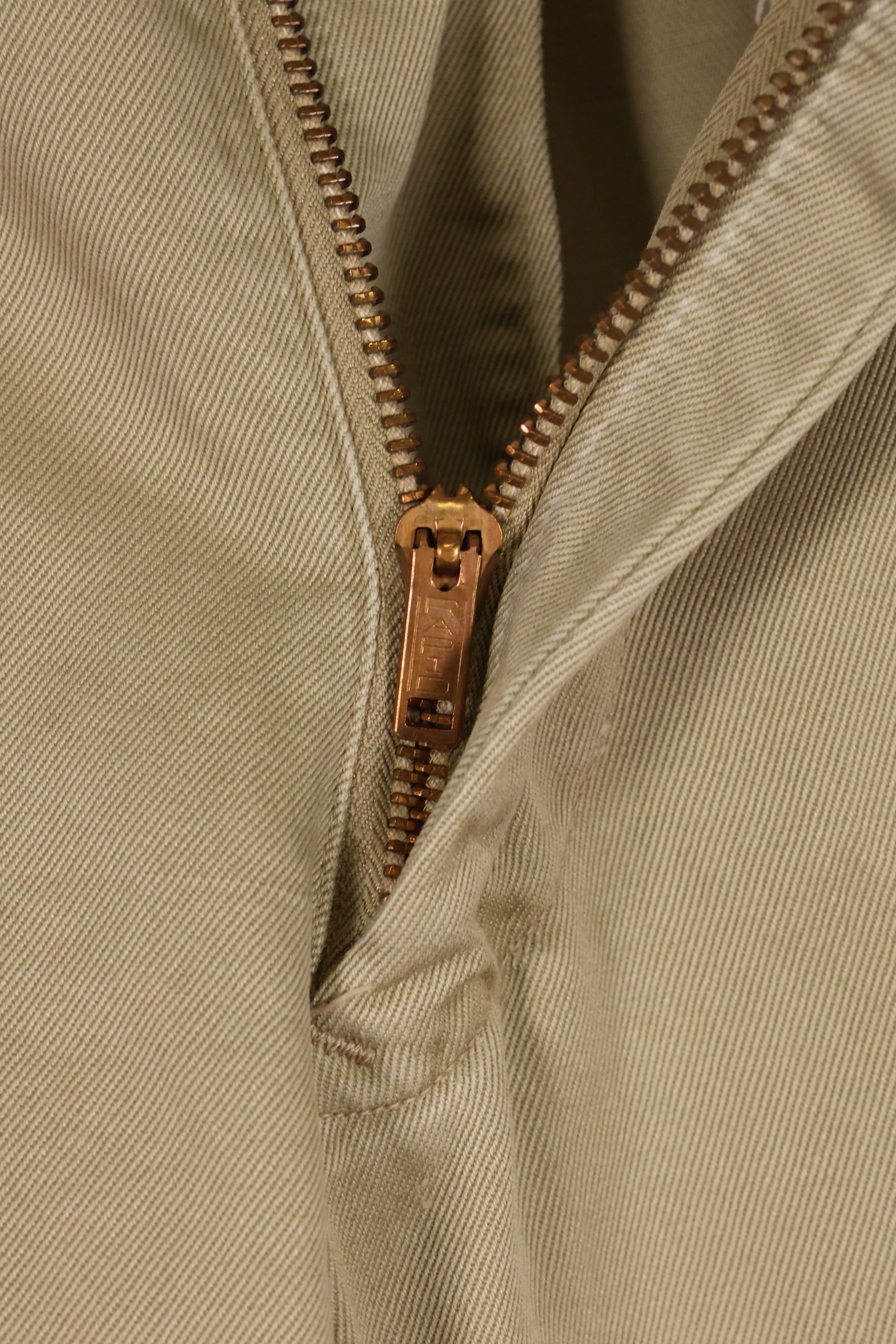 1960年代　29X31  アメリカ陸軍　カーキパンツ　チノパン　中古品  B