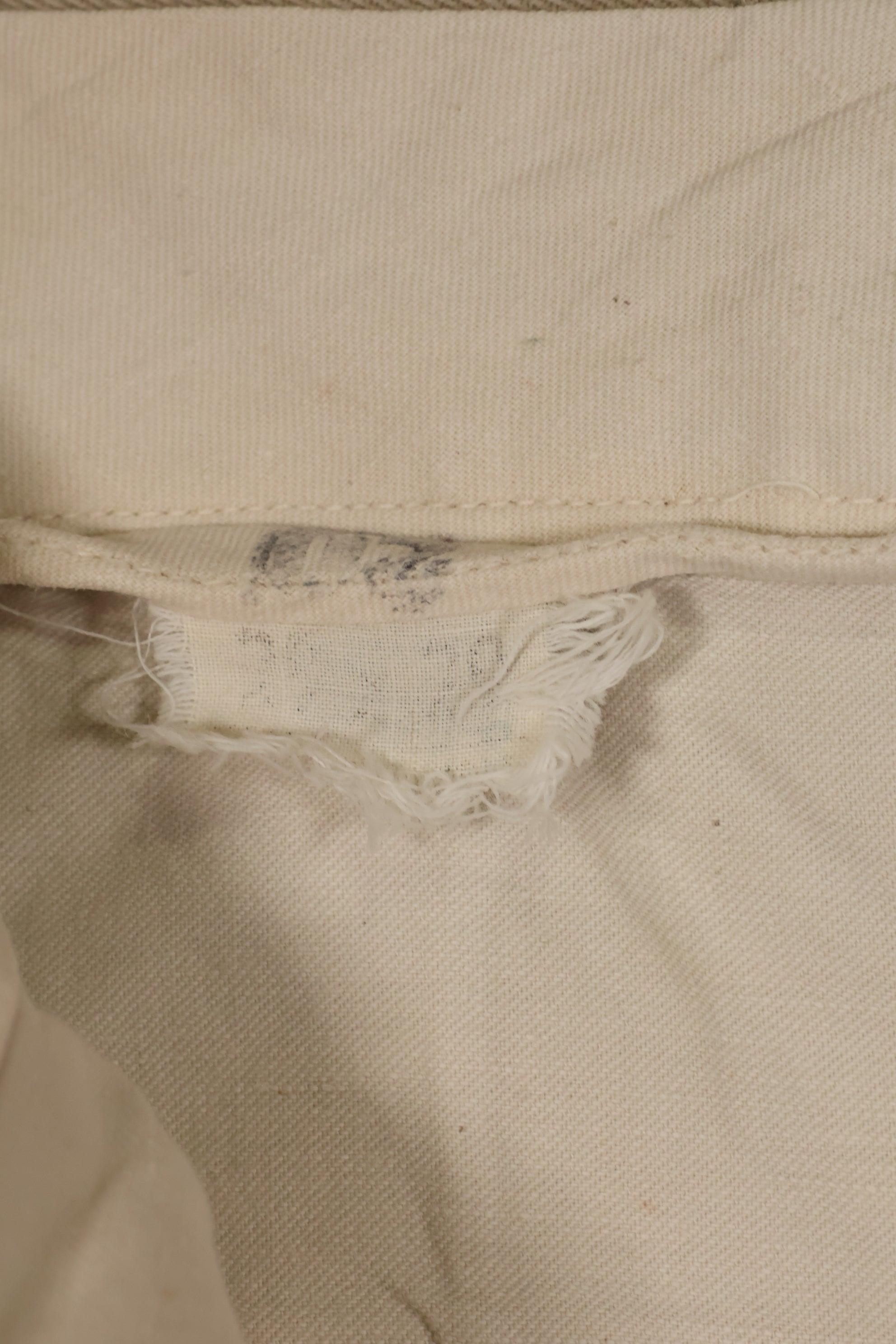 1970年代　小さめサイズ　アメリカ陸軍　カーキパンツ　使用感あり　中古品