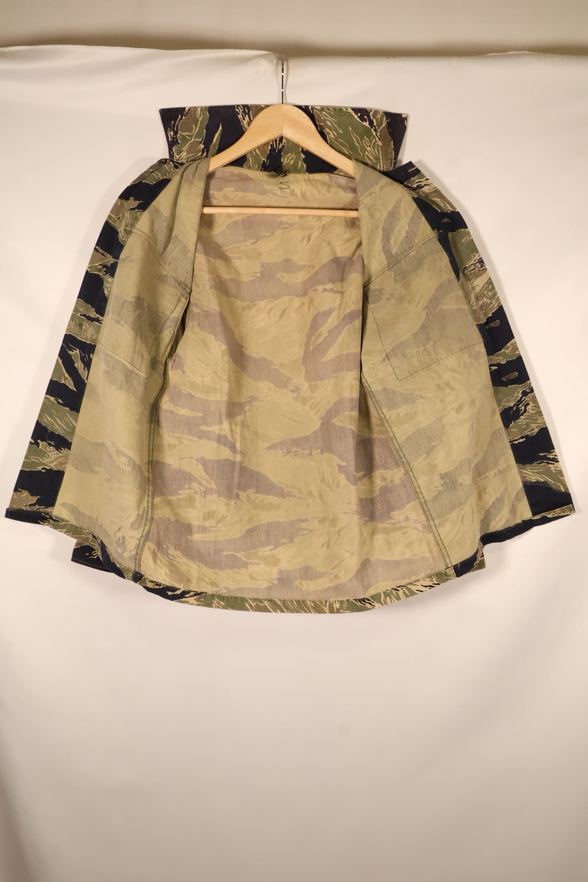 1965年頃　日本製　US-S　沖縄タイガーパターン　タイガーストライプ　USカットシャツ　JWD　中古品